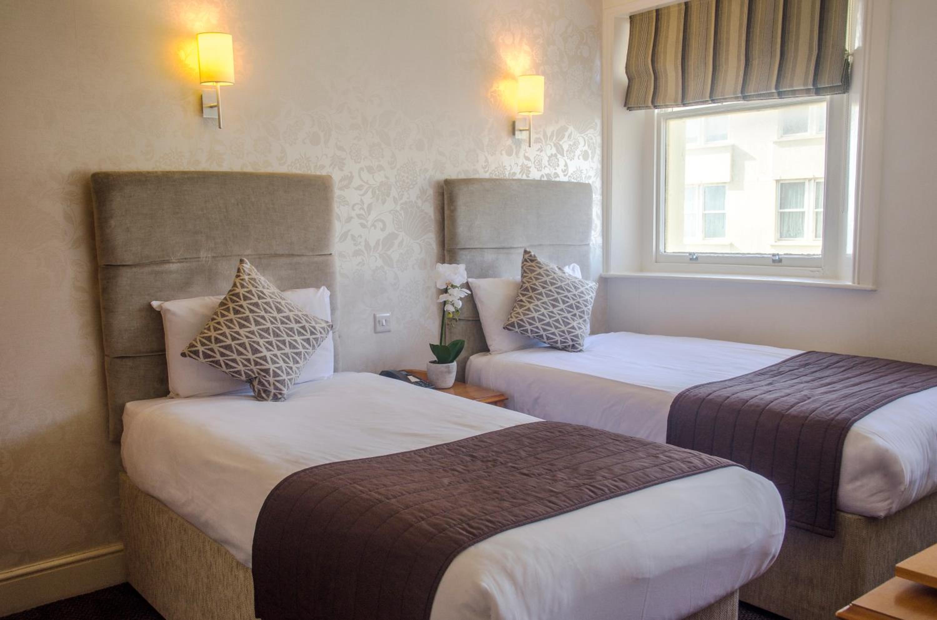 Twin Room - Photo 5