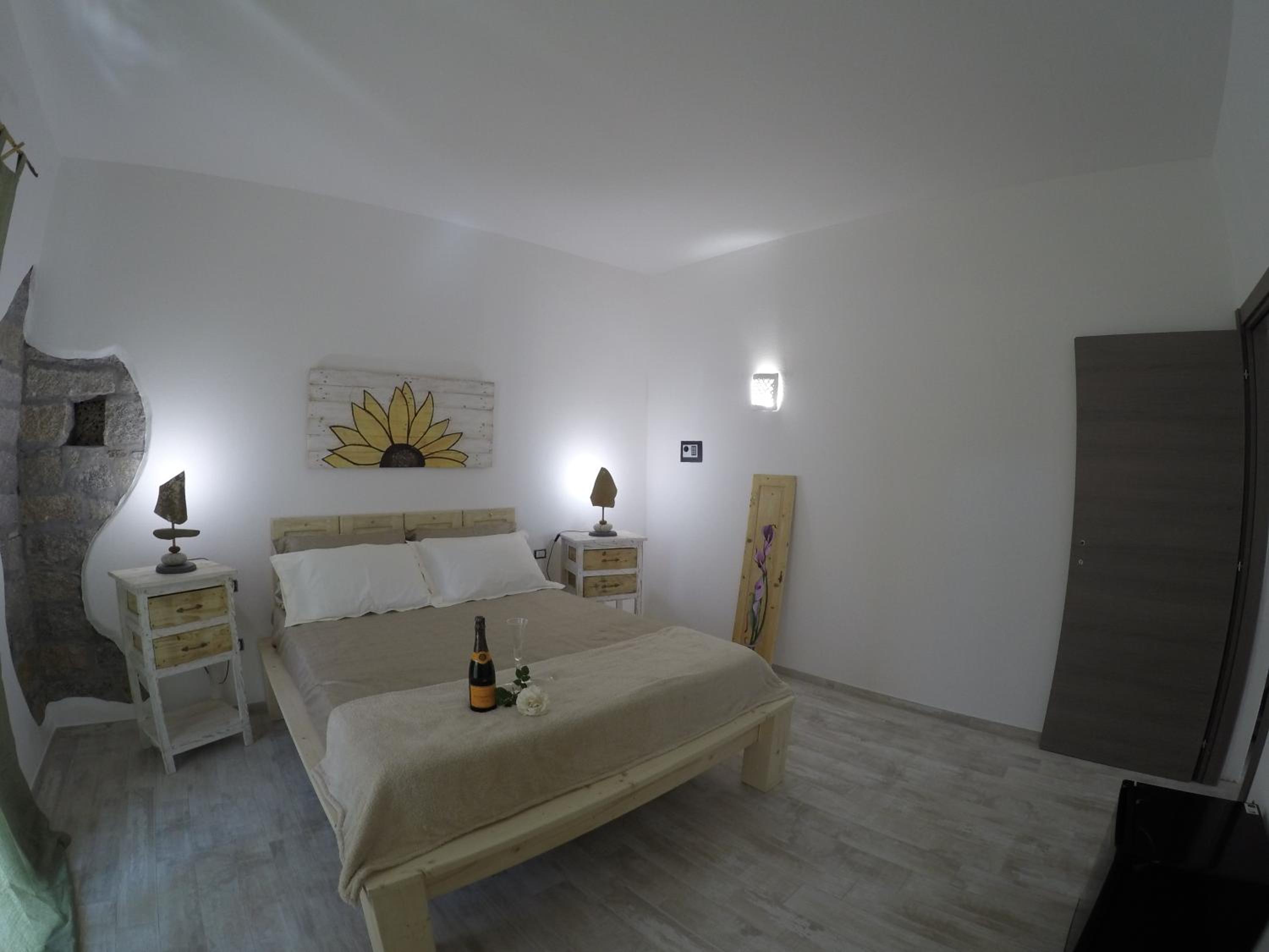 Double Room with Patio - Photo 26