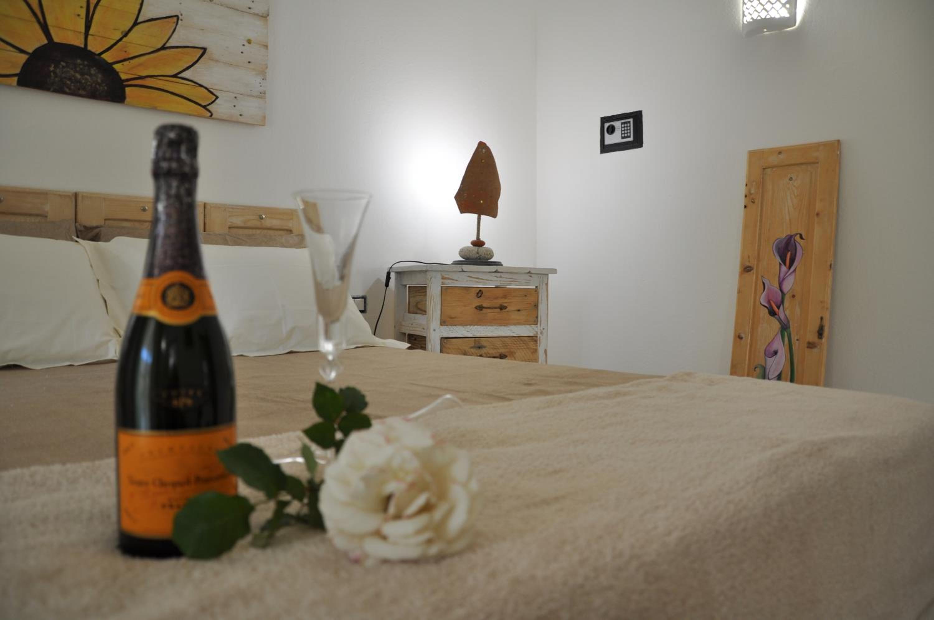 Double Room with Patio - Photo 28
