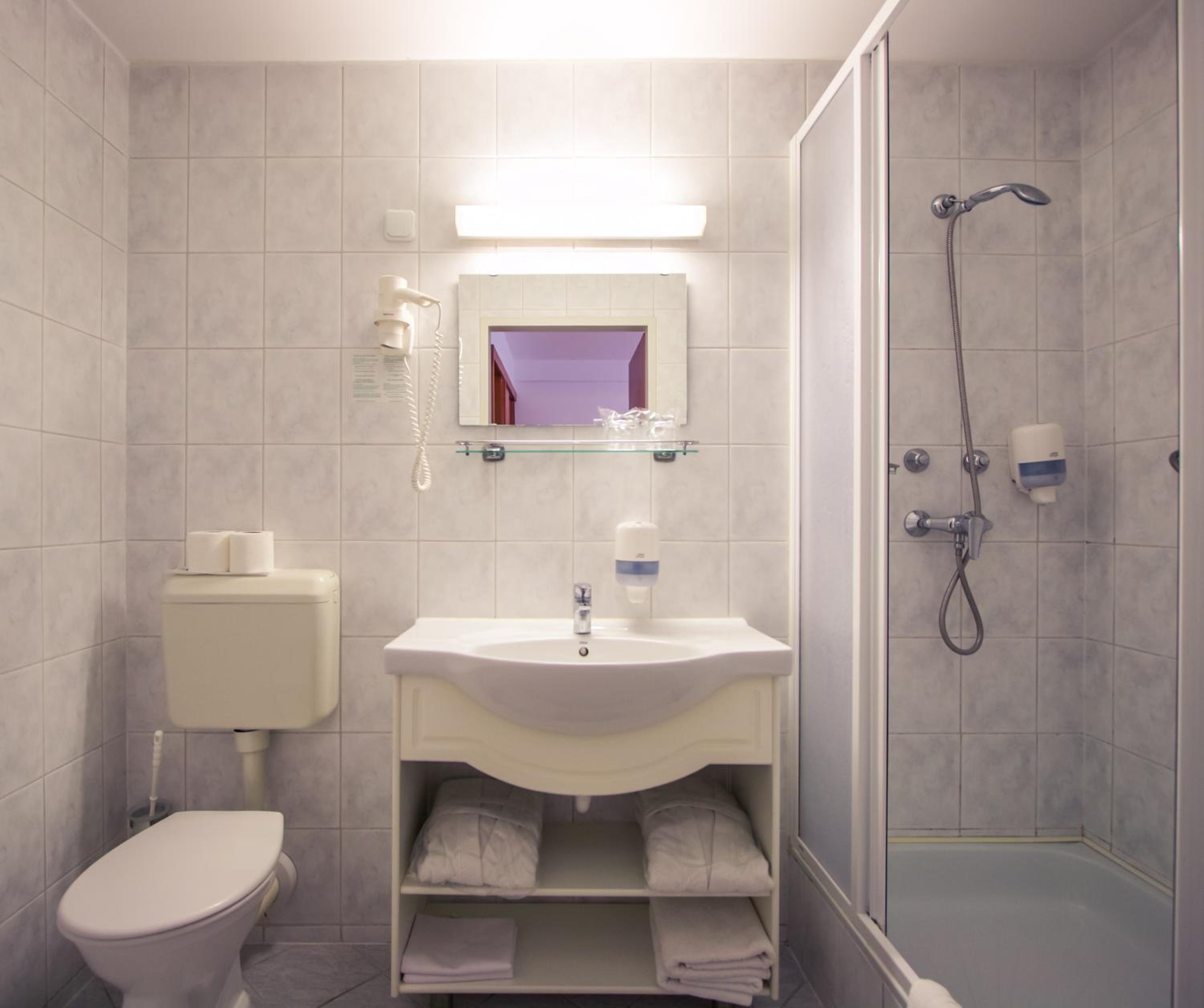 Double or Twin Room with Balcony photo 3