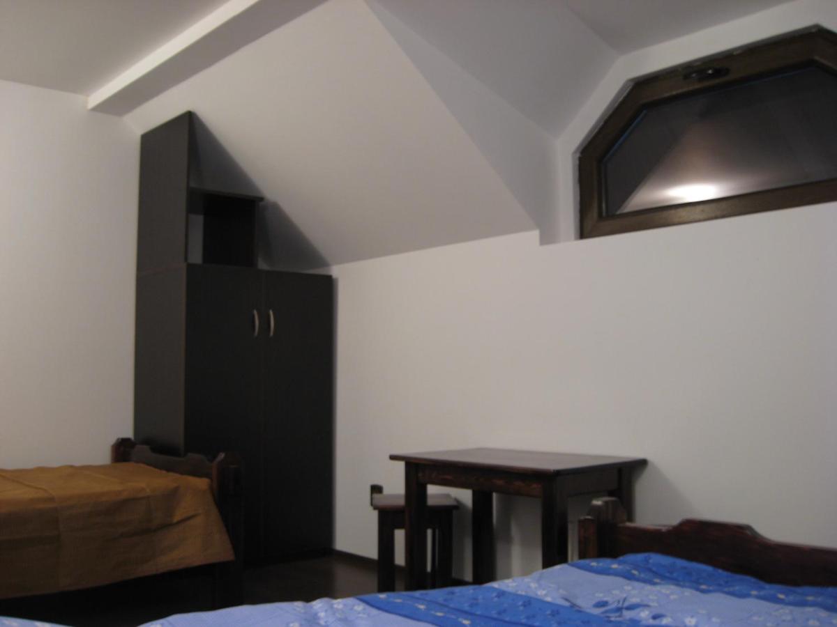 Triple Room with Bathroom - Photo 2