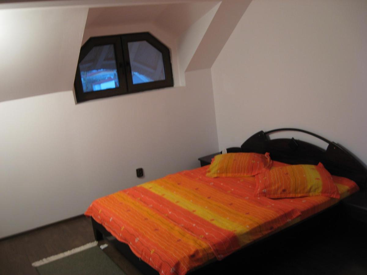Double Room with Private Bathroom - Photo 7