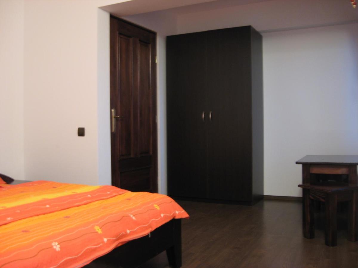 Double Room with Private Bathroom - Photo 6