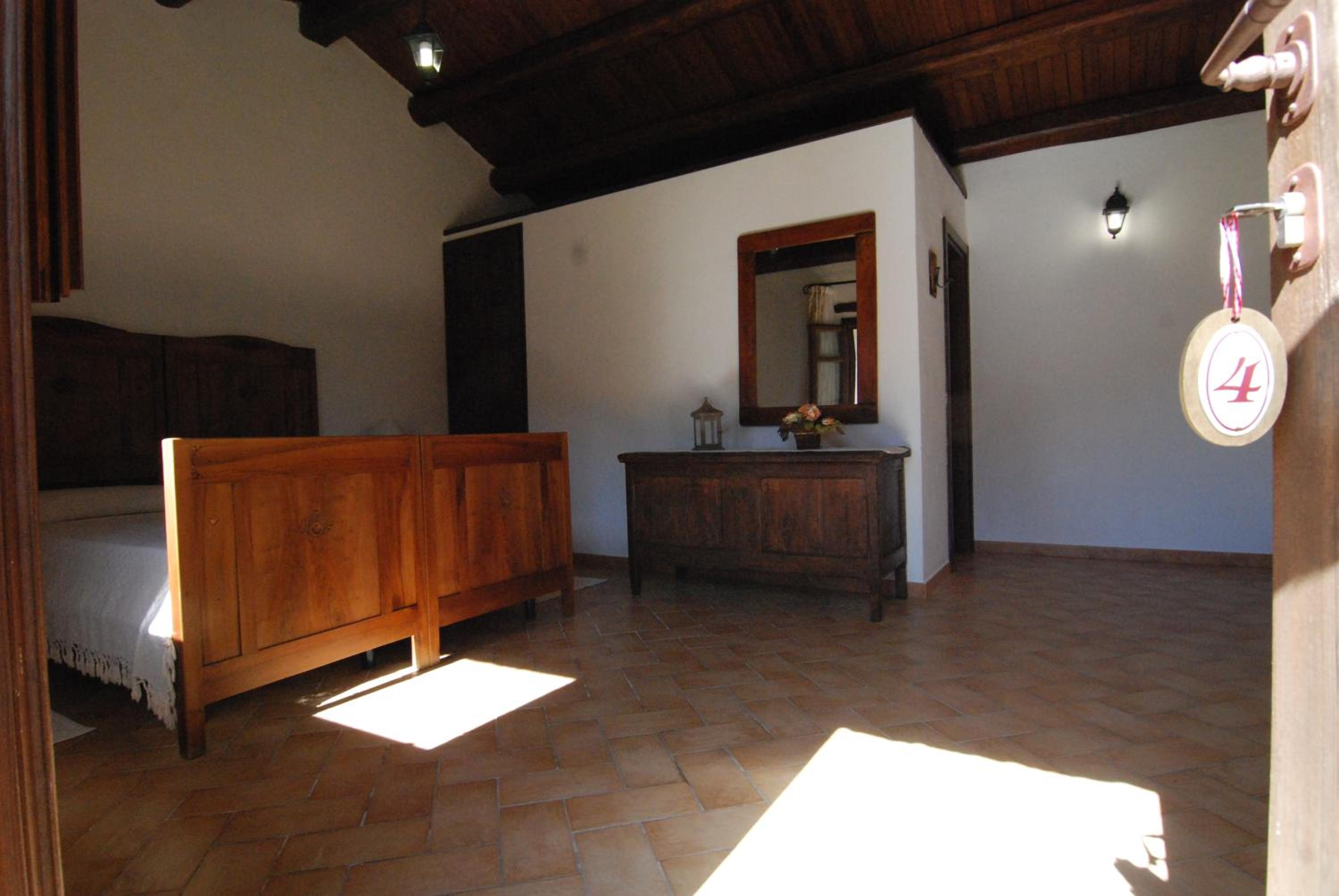 Double or Twin Room - Photo 4