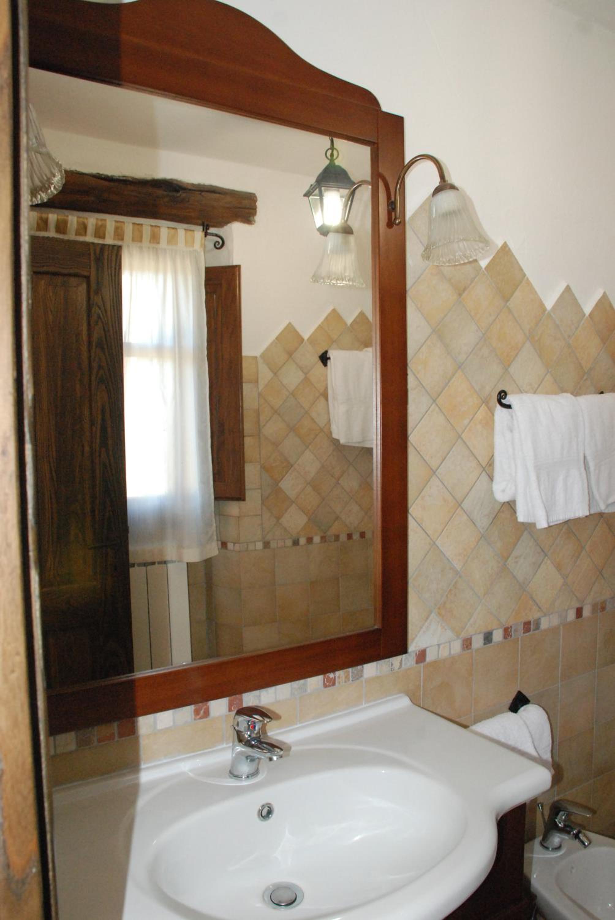 Double or Twin Room - Photo 9