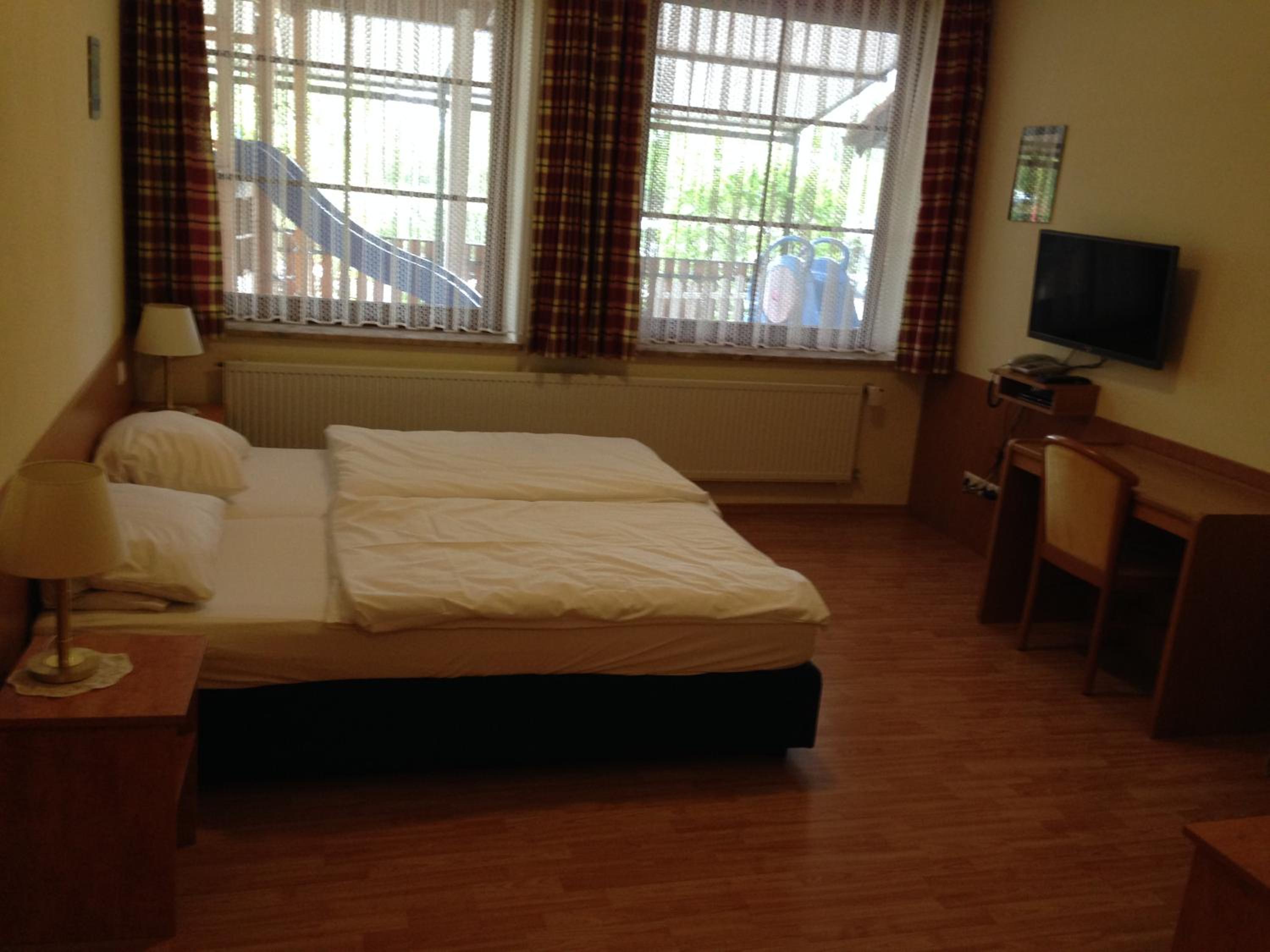Double or Twin Room - Photo 3