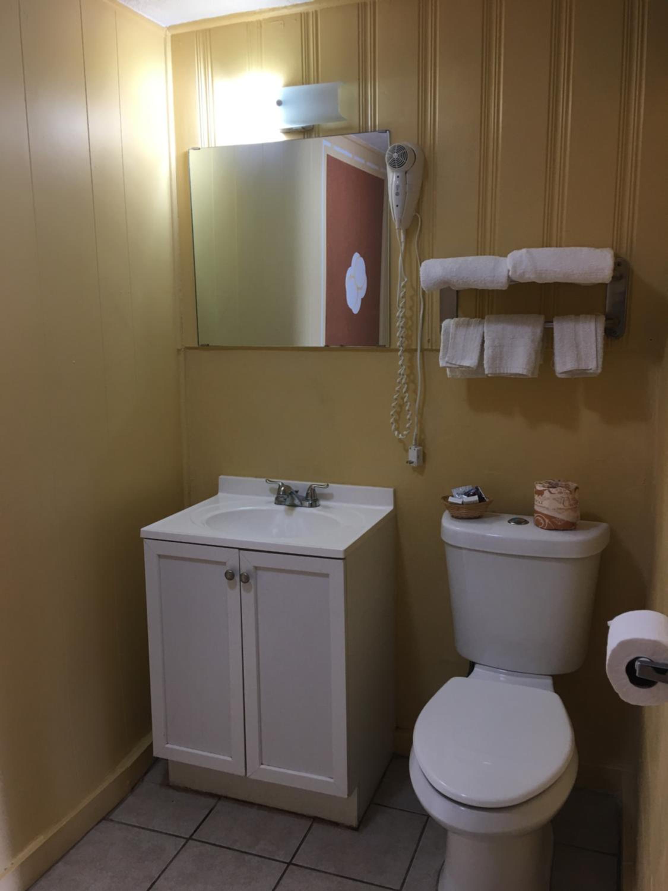 Double Room with Two Double Beds - Non-Smoking photo 3