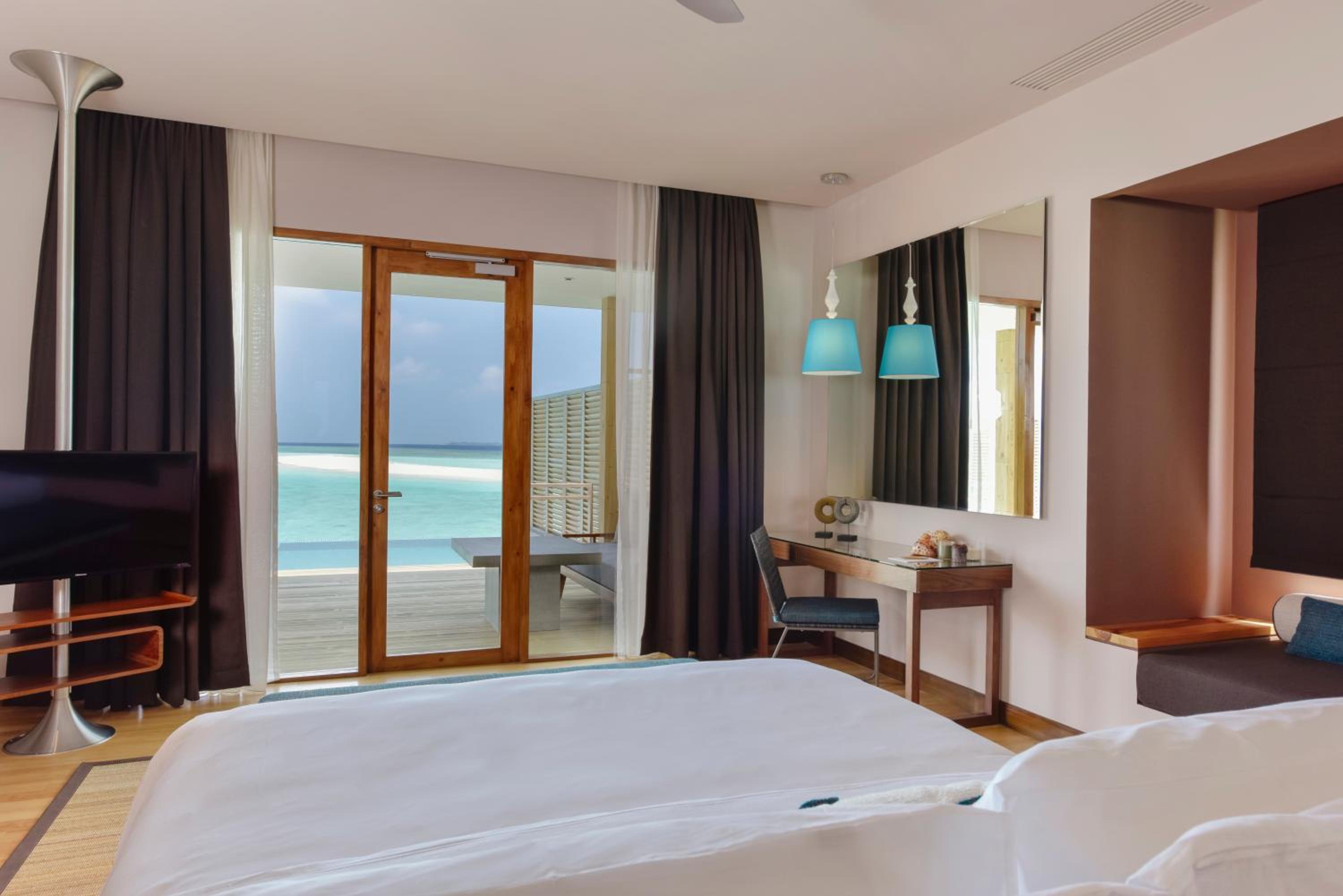 Lagoon Villa with Pool - Photo 5
