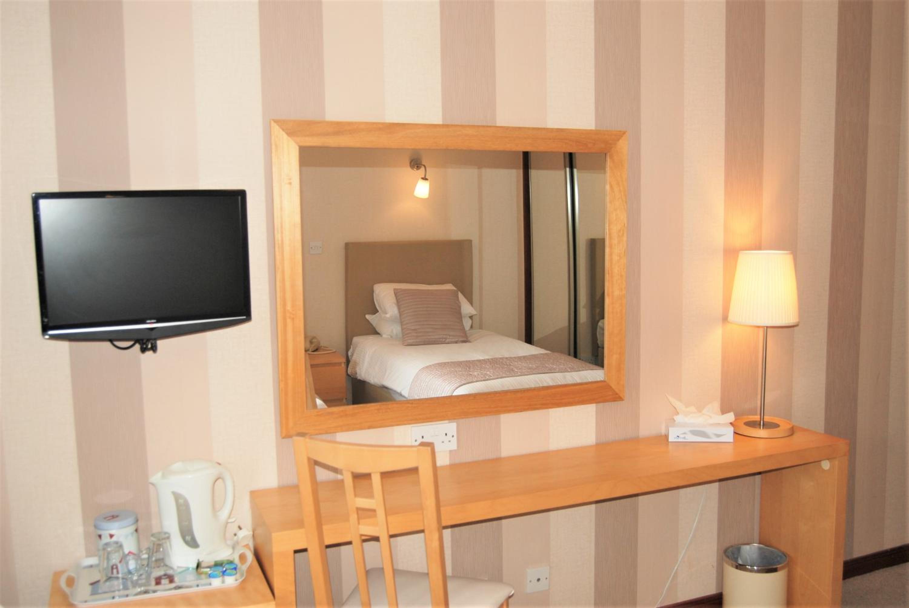 Twin Room with Sea View and Balcony - Photo 1