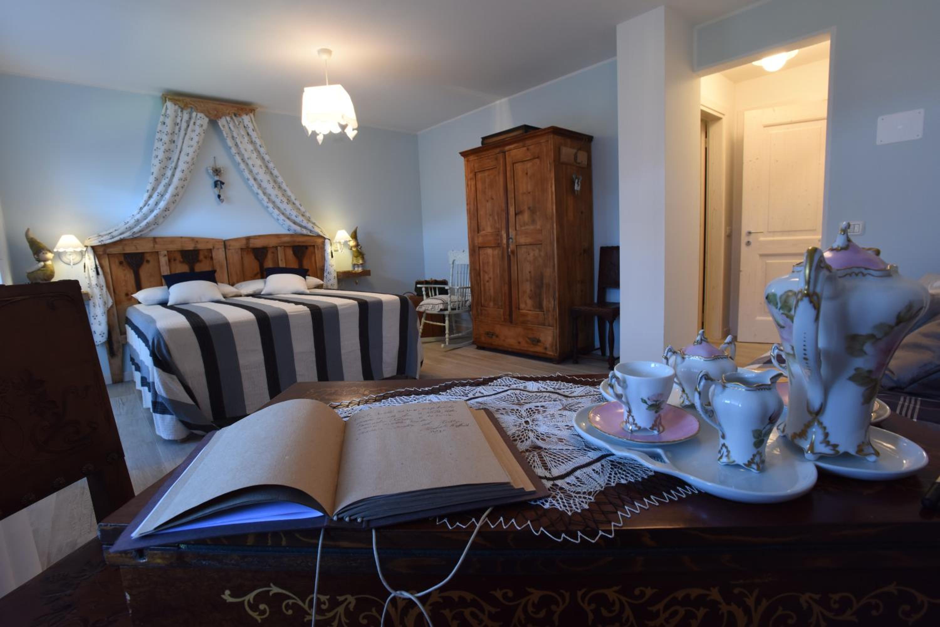 Deluxe Room (2 Adults + 1 Child) photo 1