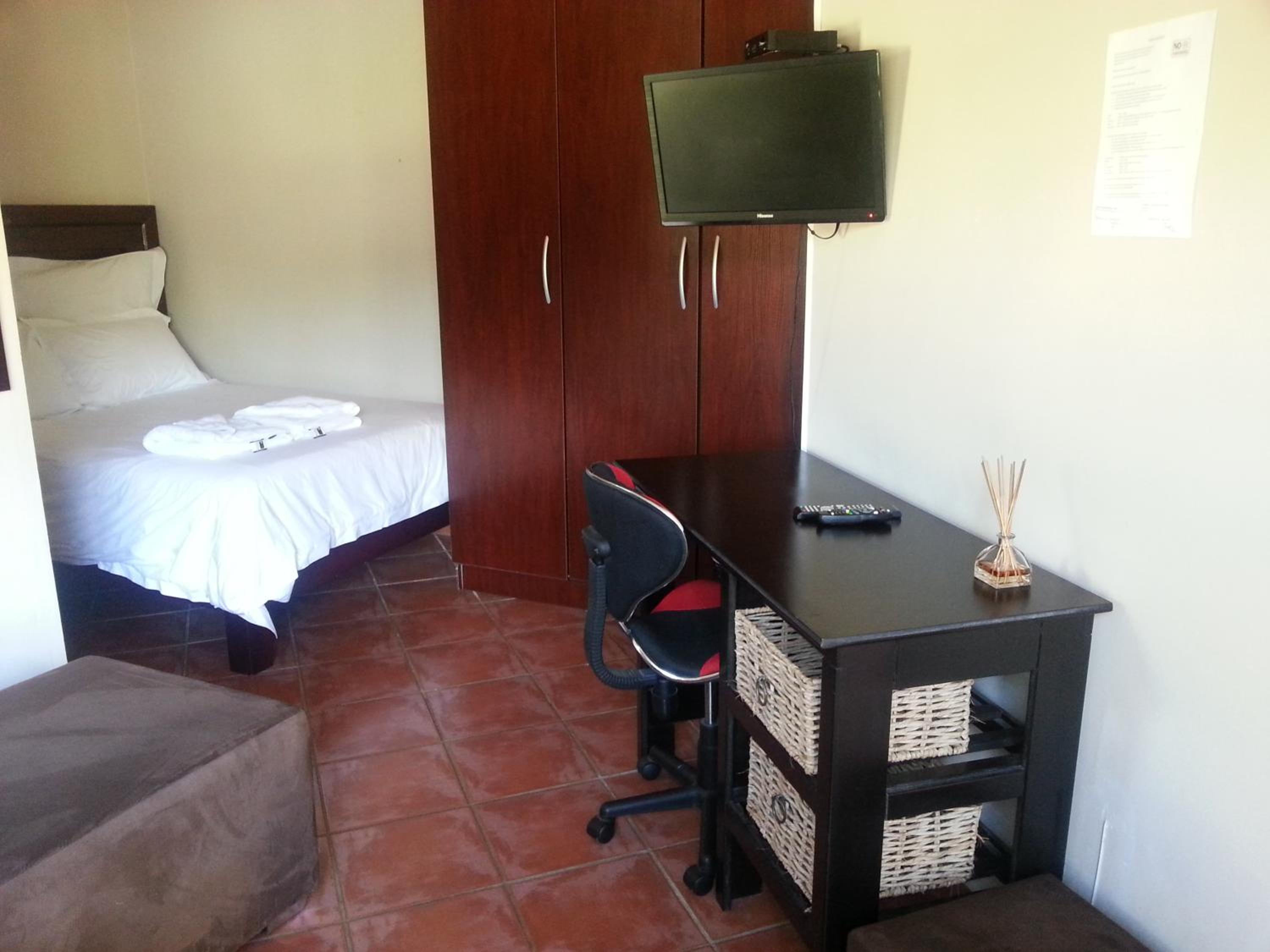 Budget Studio Apartment photo 1