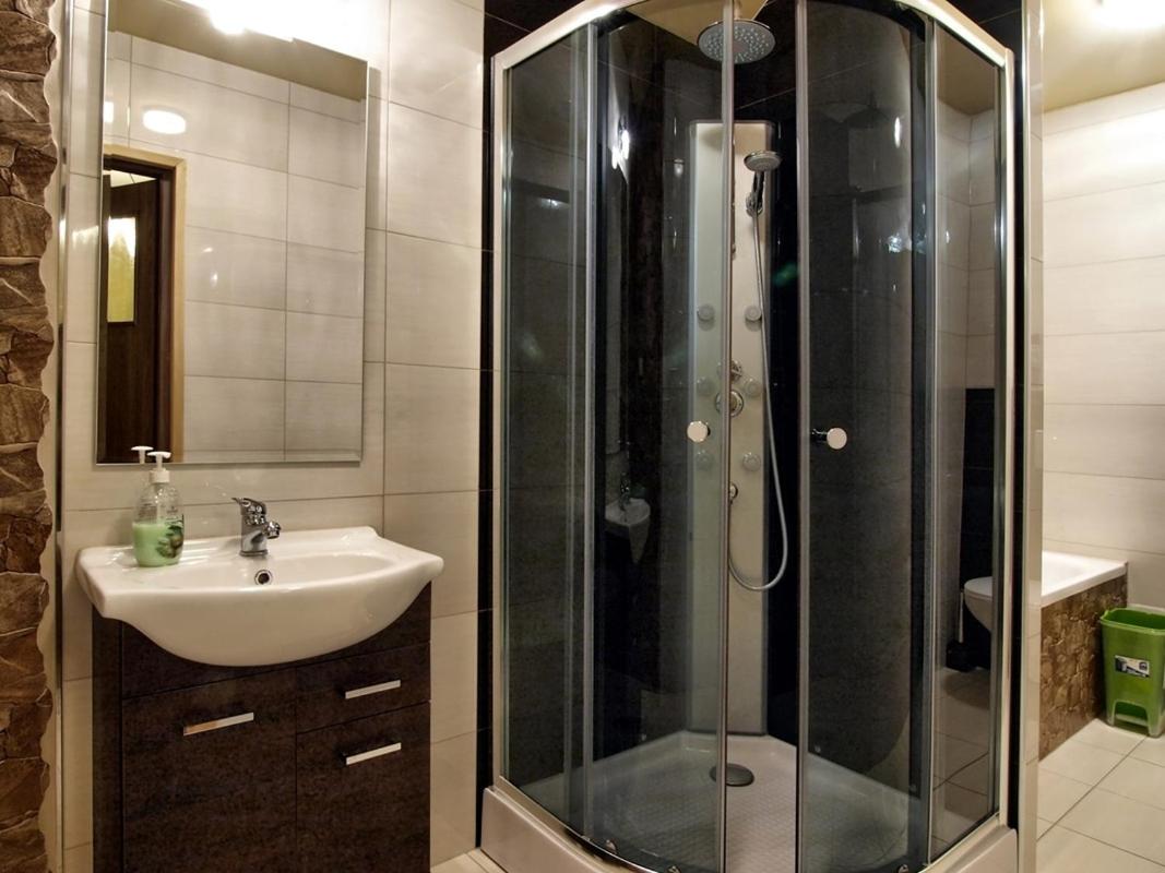 Family Room with Bathroom photo 3