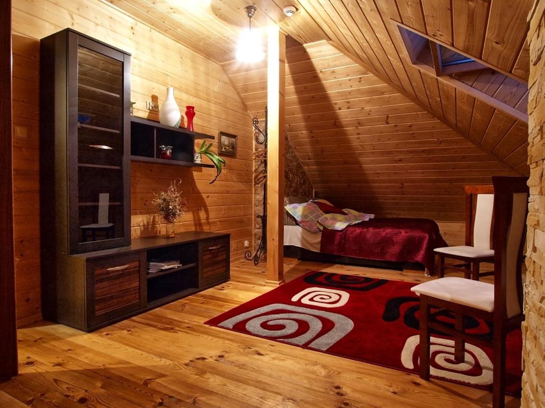 Family Room with Bathroom photo 2
