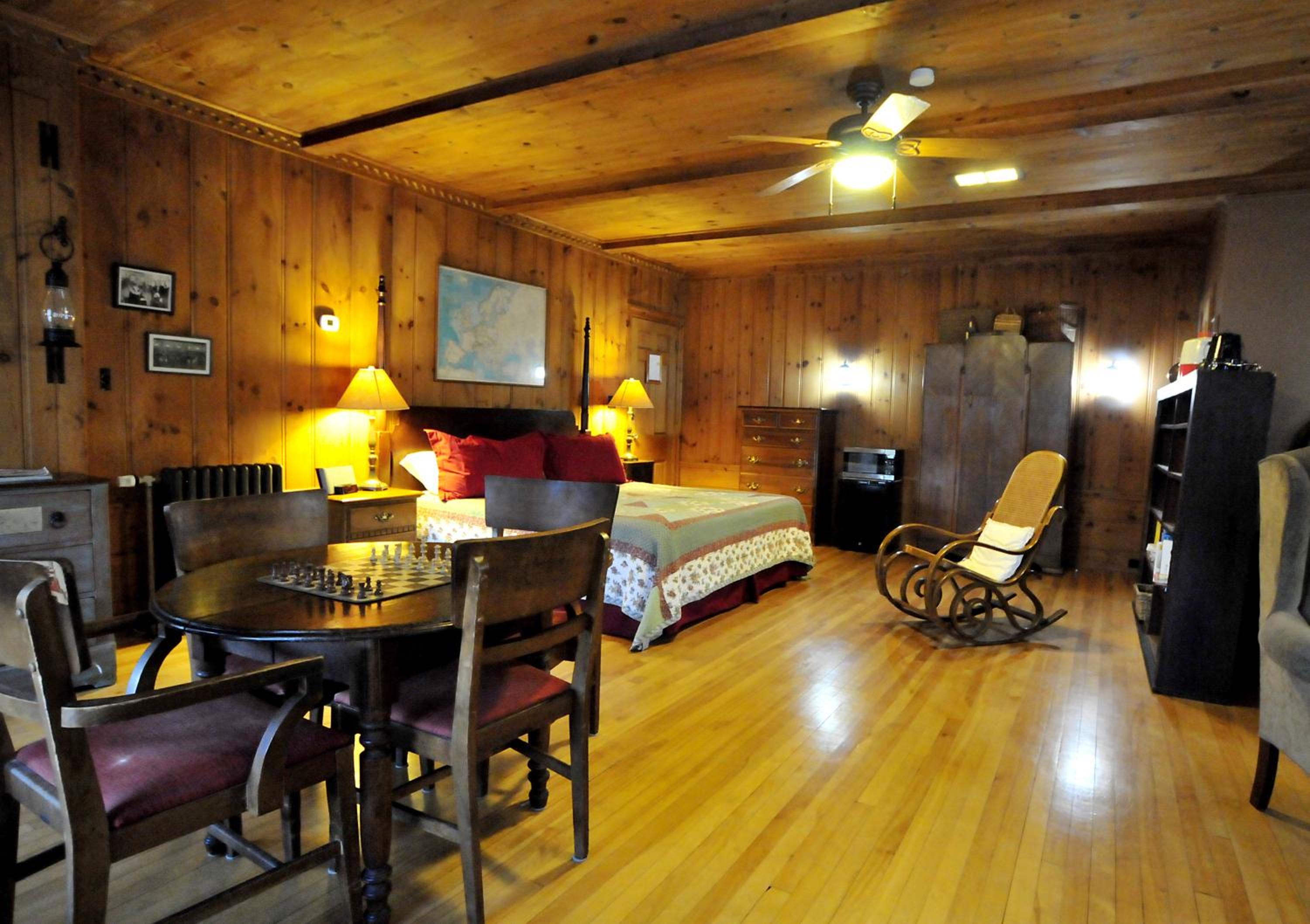 Deluxe King Room photo 1