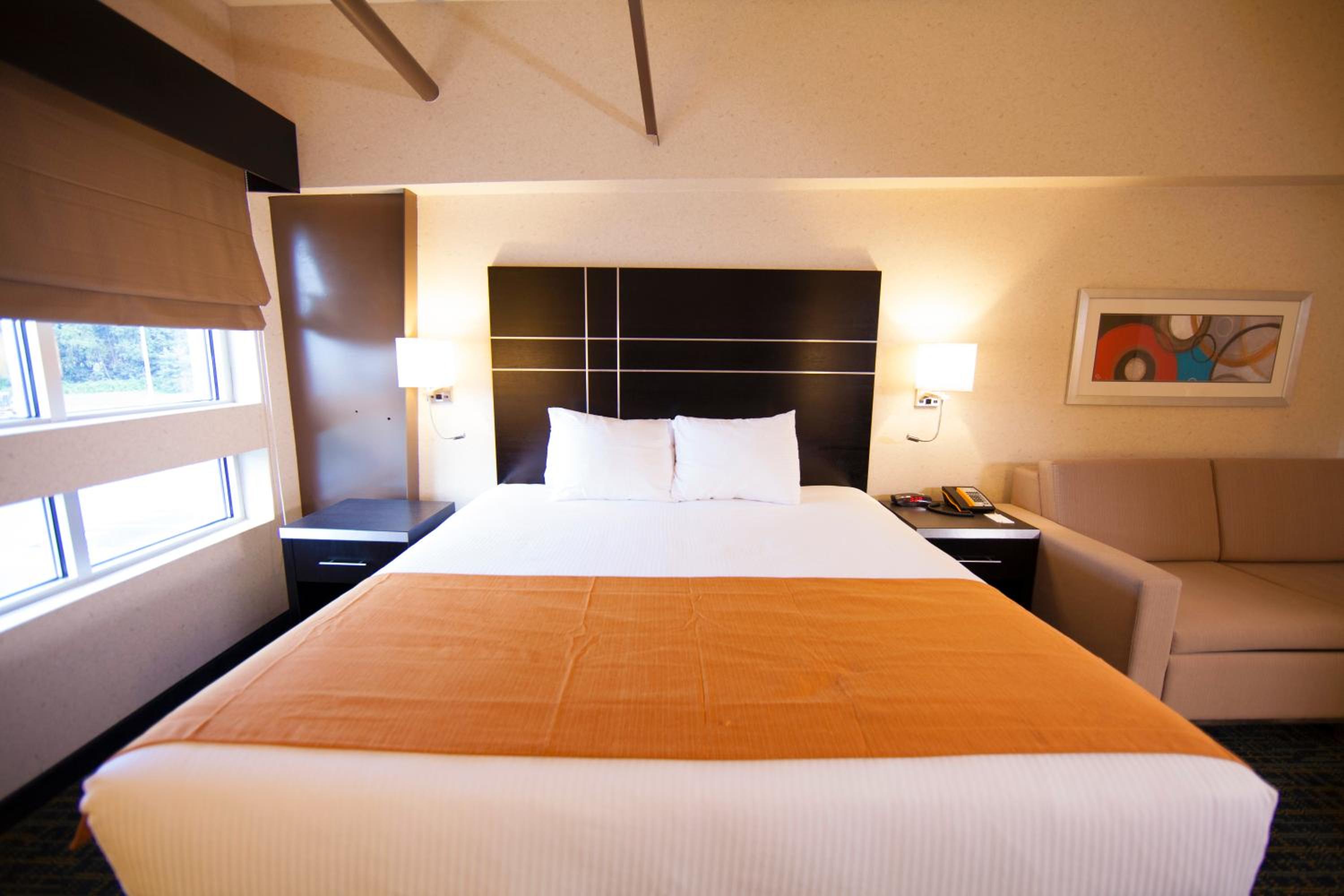 Deluxe King Room photo 2