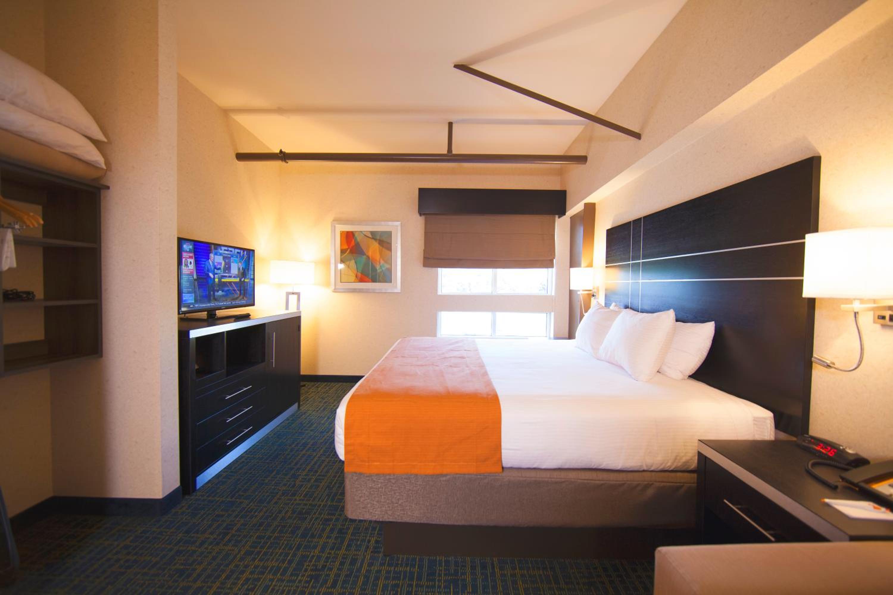 Deluxe King Room photo 1