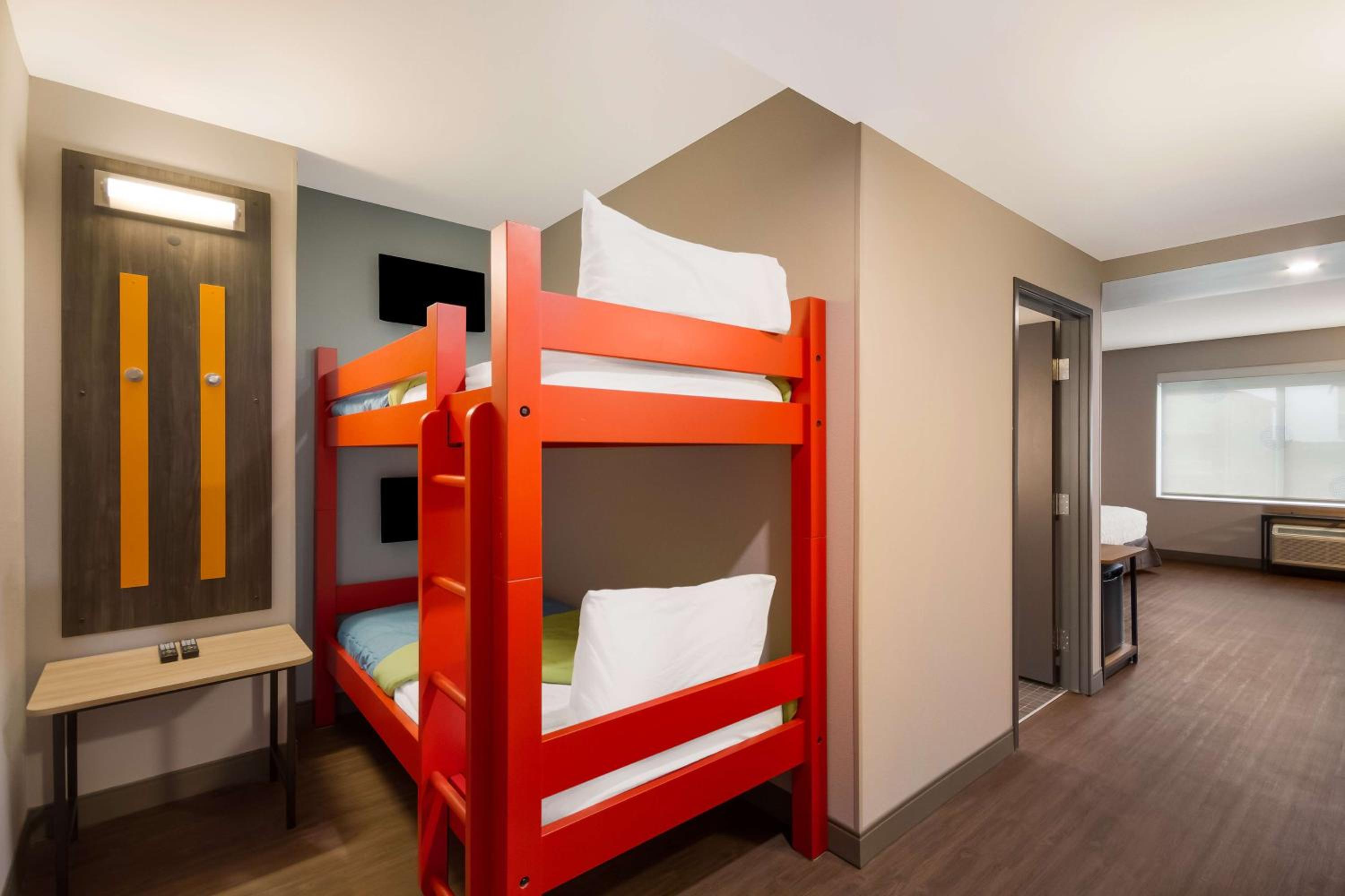 King Room with Bunk Beds - Hearing Access
