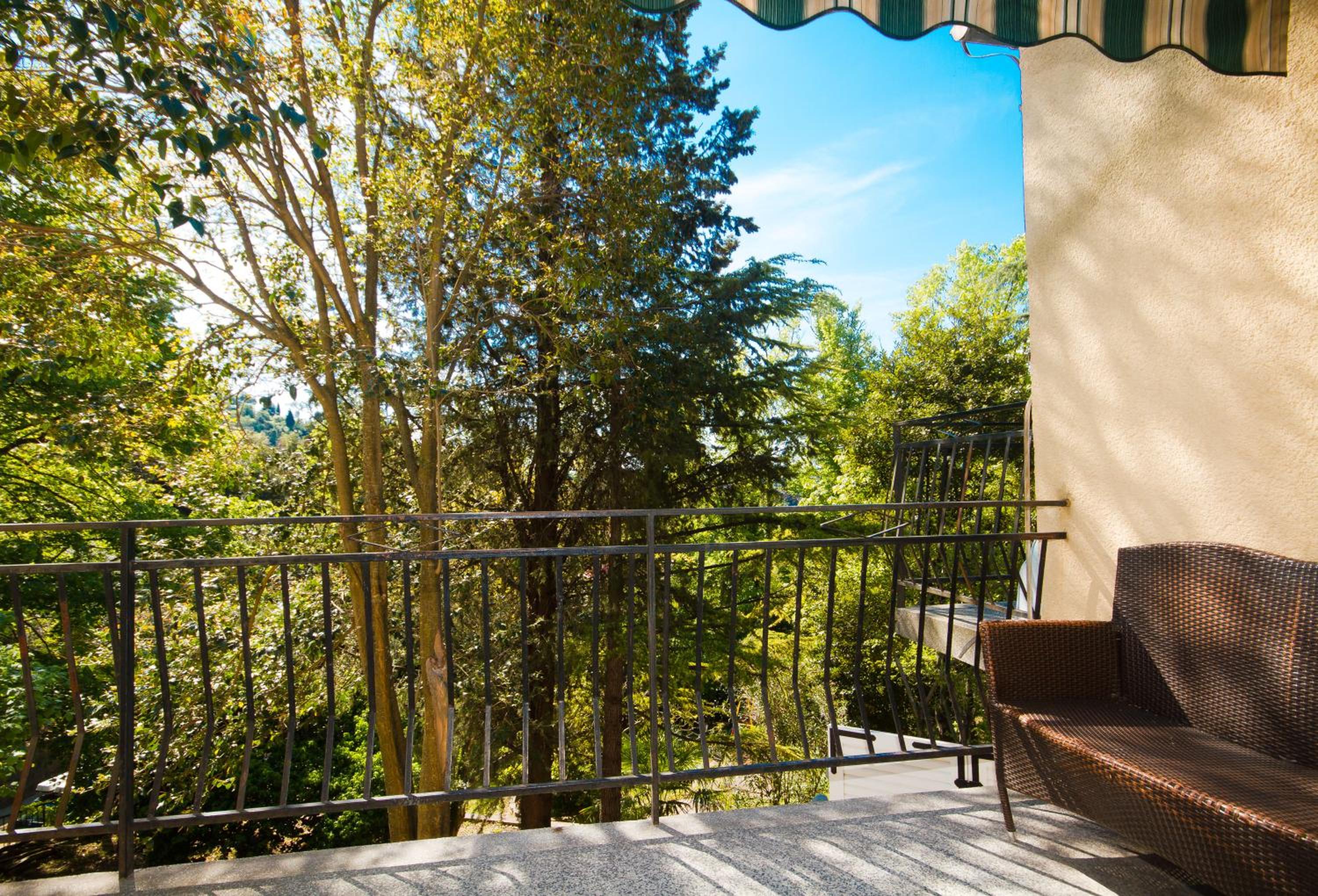 Two-Bedroom Apartment with Balcony and Garden View - Photo 18