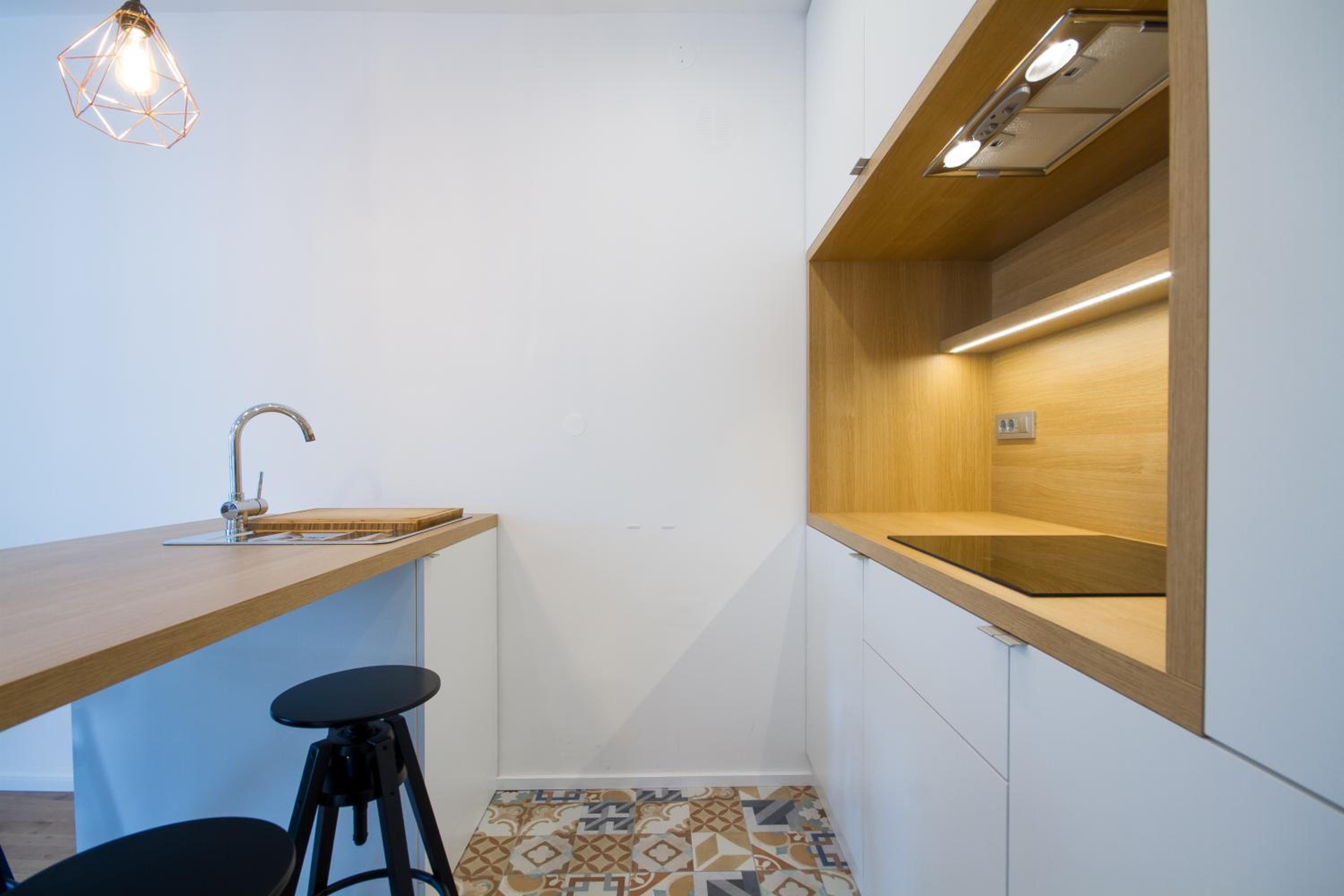 Two-Bedroom Apartment with Balcony and Garden View - Photo 14