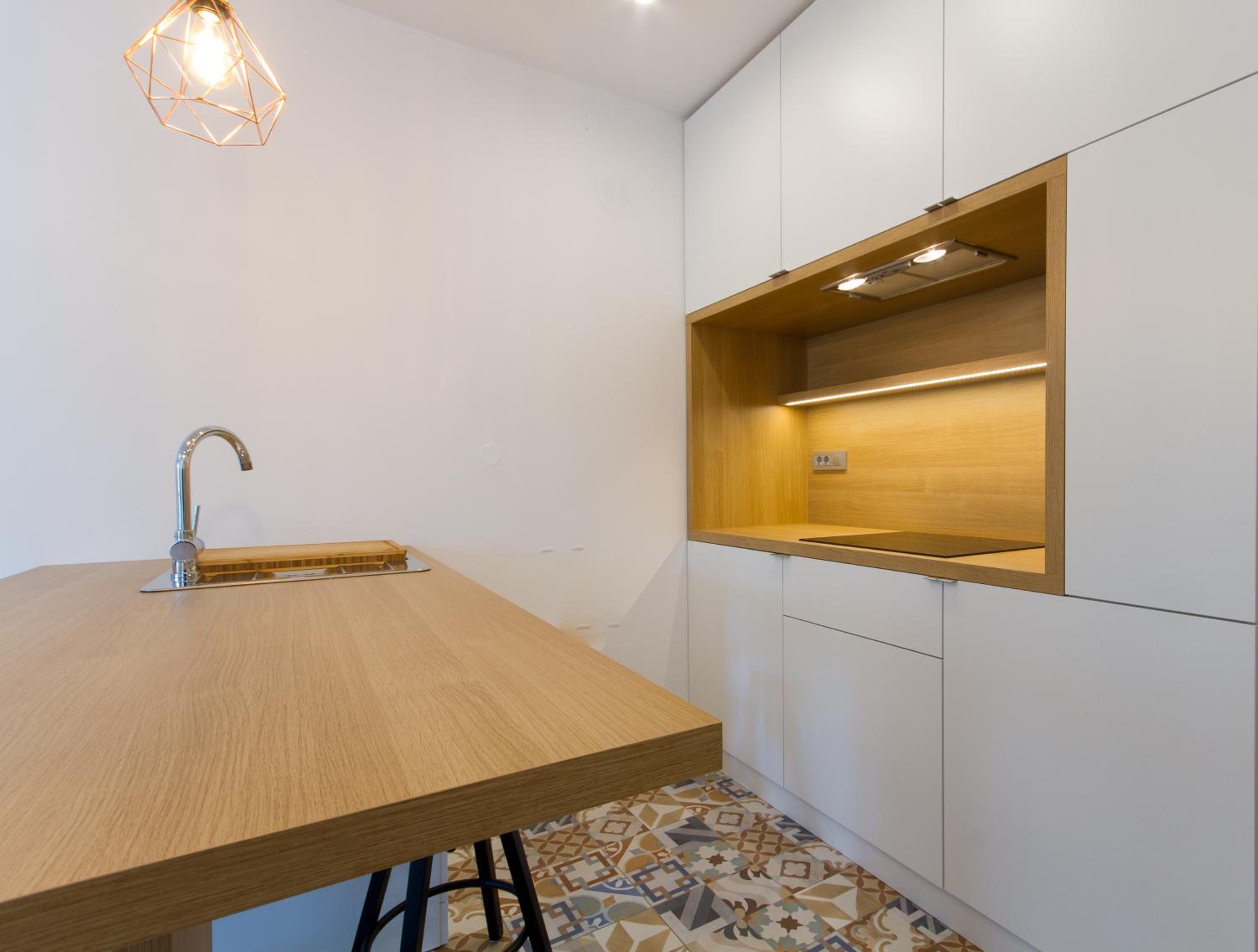 Two-Bedroom Apartment with Balcony and Garden View - Photo 15