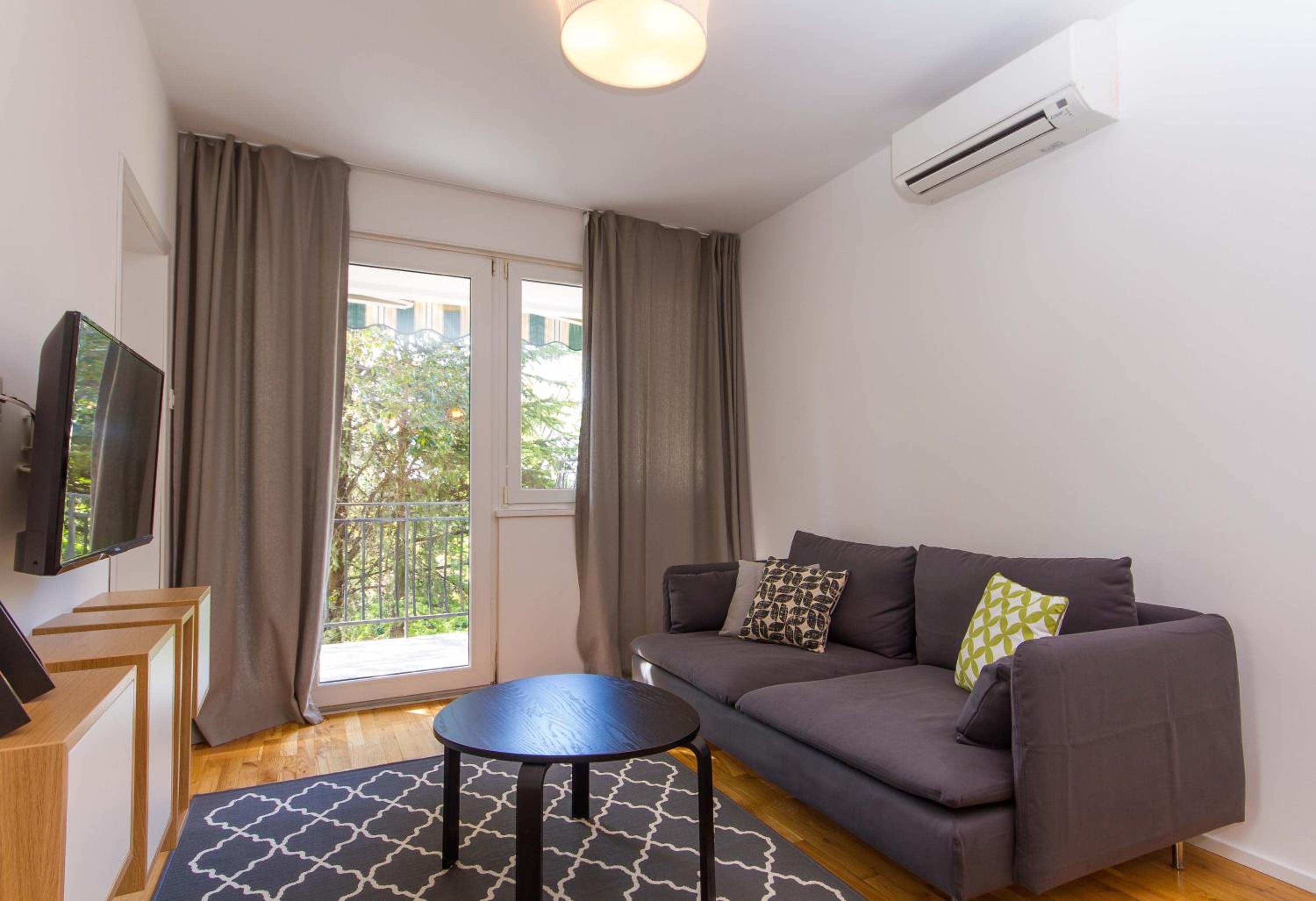 Two-Bedroom Apartment with Balcony and Garden View - Photo 21