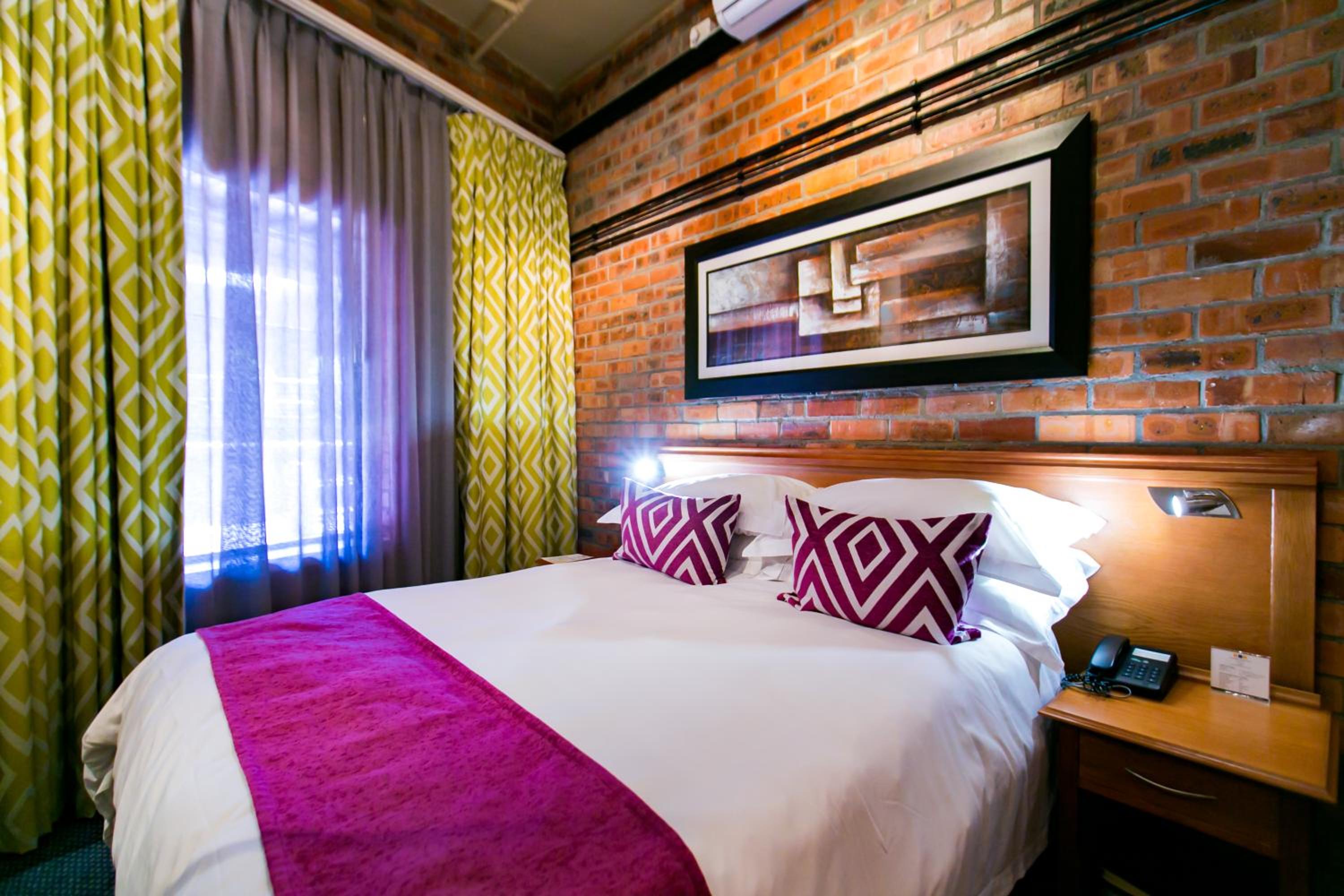 Deluxe Suite - Photo 2