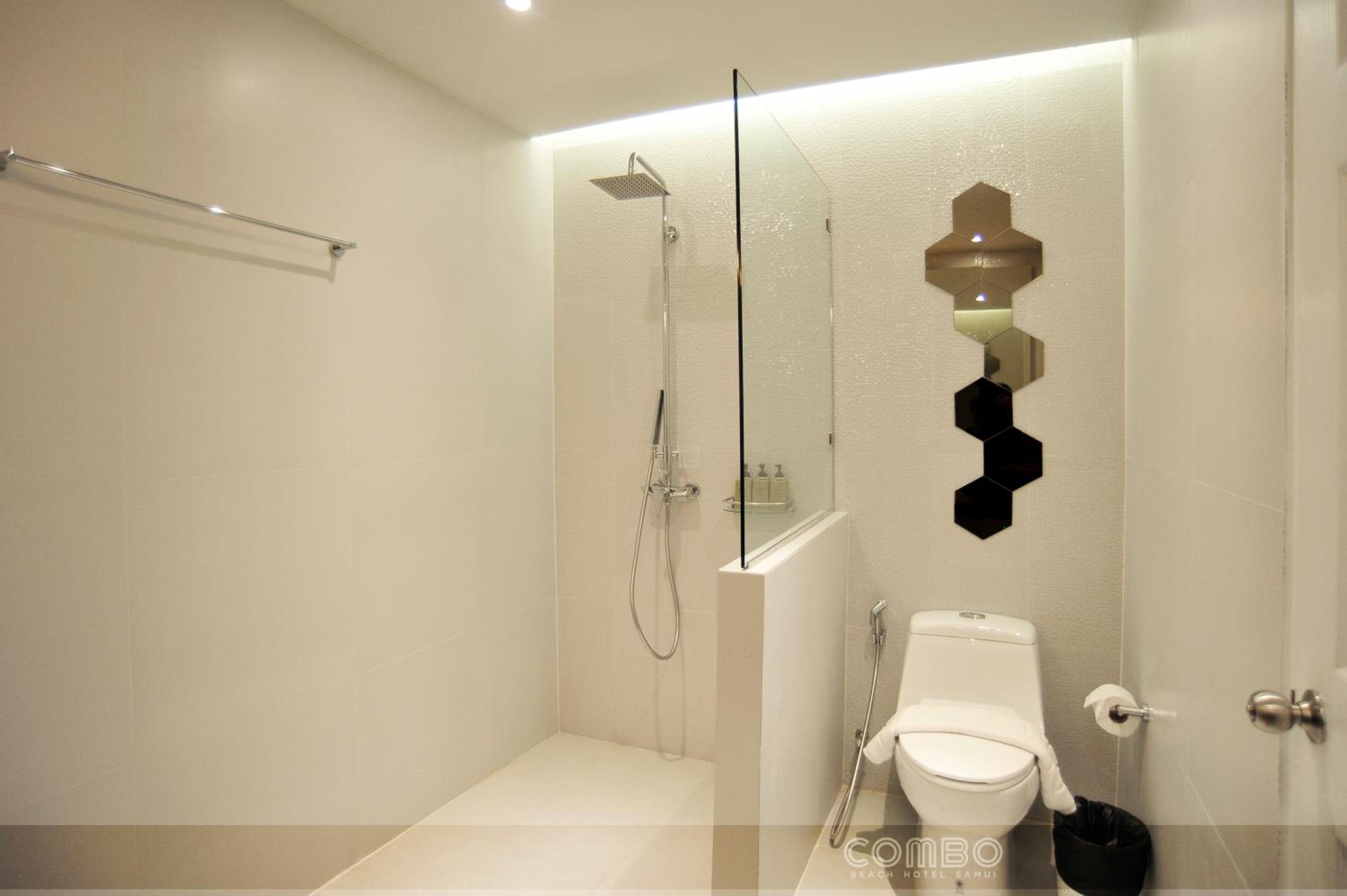 Premier Deluxe Suite with Balcony - Photo 4
