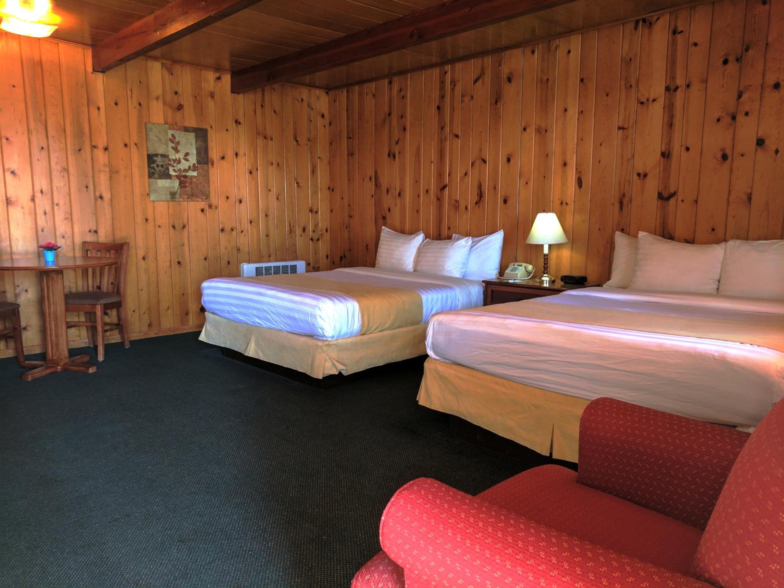Double Queen Room - Non-Smoking - Photo 1