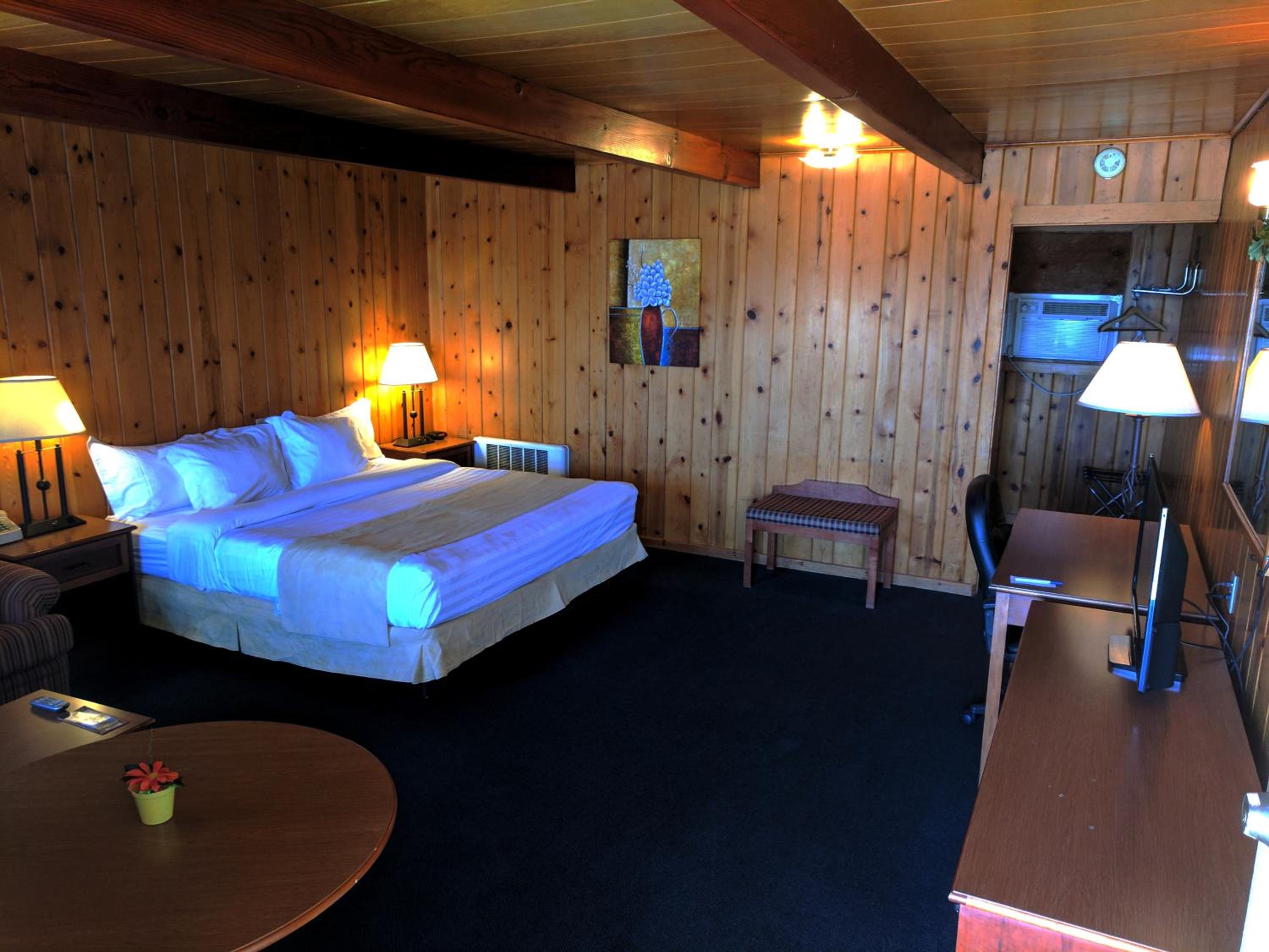 Standard King Room - Non-Smoking  - Photo 3