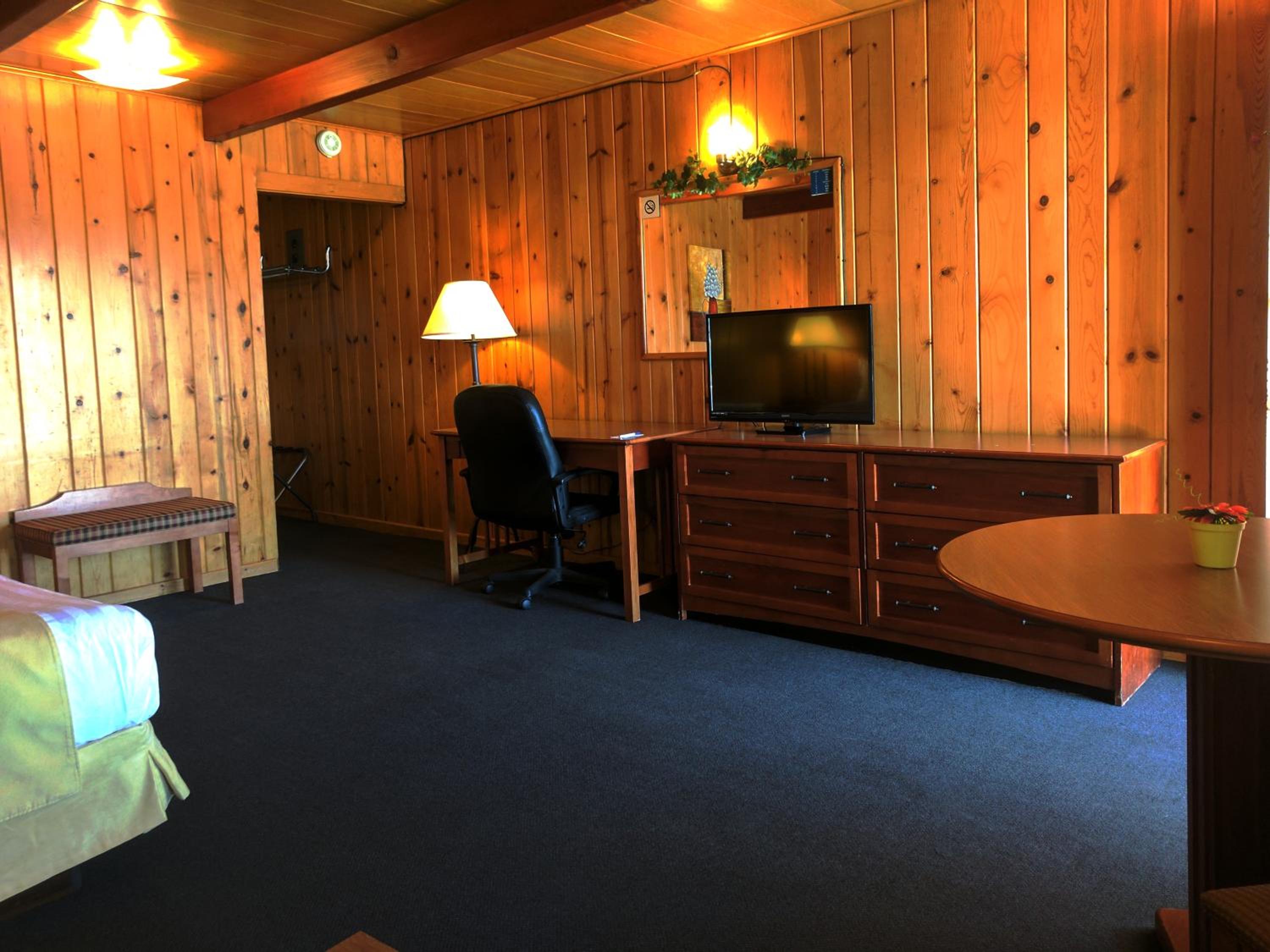 Standard King Room - Non-Smoking  - Photo 4