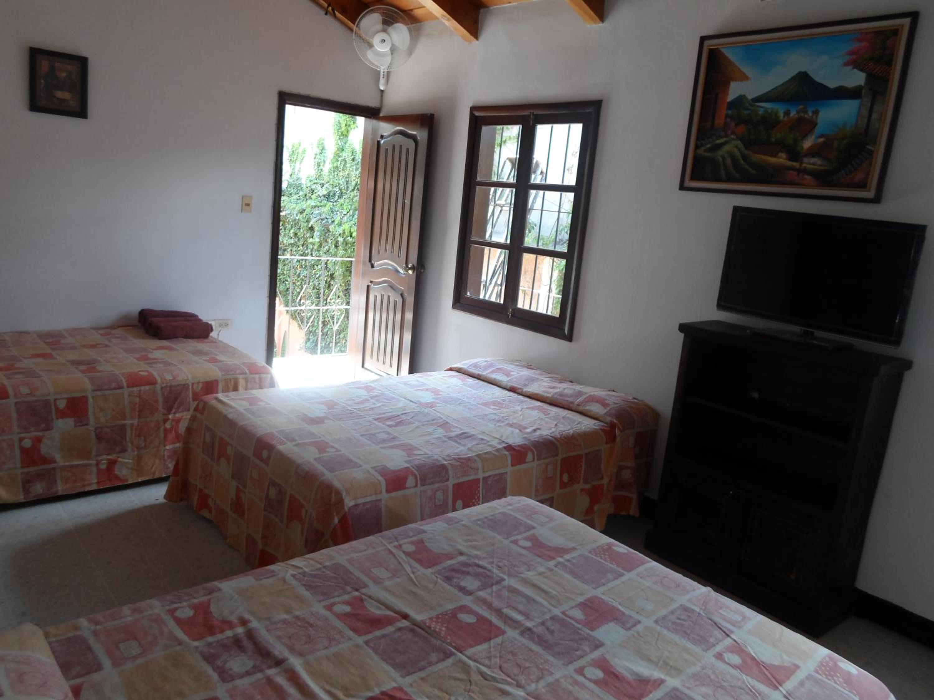 Quadruple Room with Private Bathroom photo 2