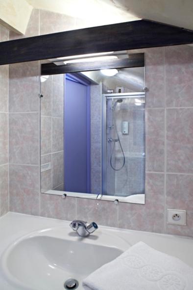 Double or Twin Room - Photo 2