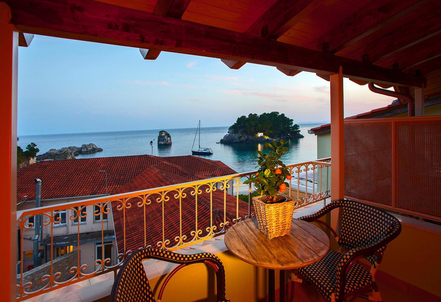 Attic Double Room with Sea View - Photo 6