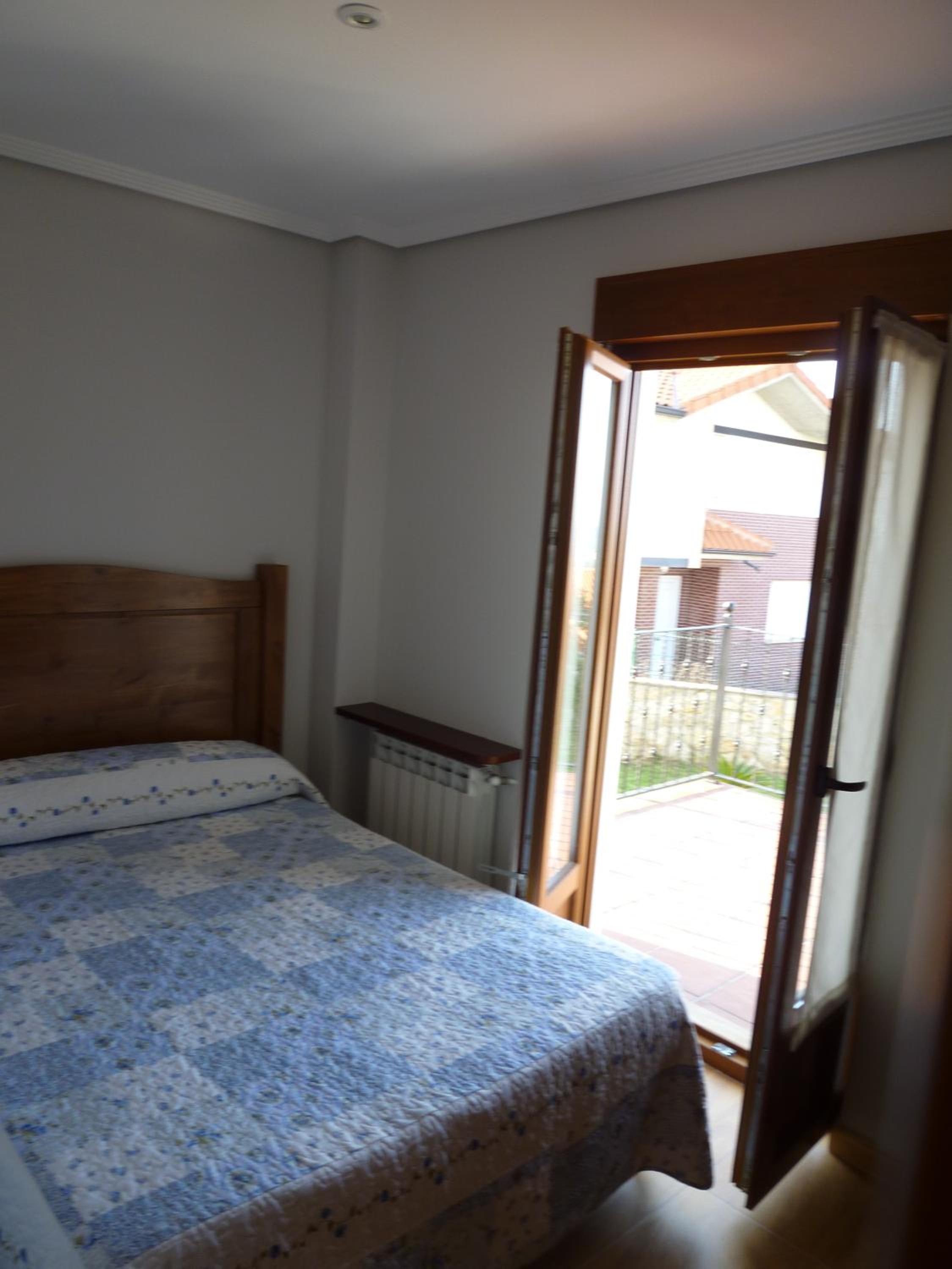 Two-Bedroom Apartment (4-5 Adults) photo 2