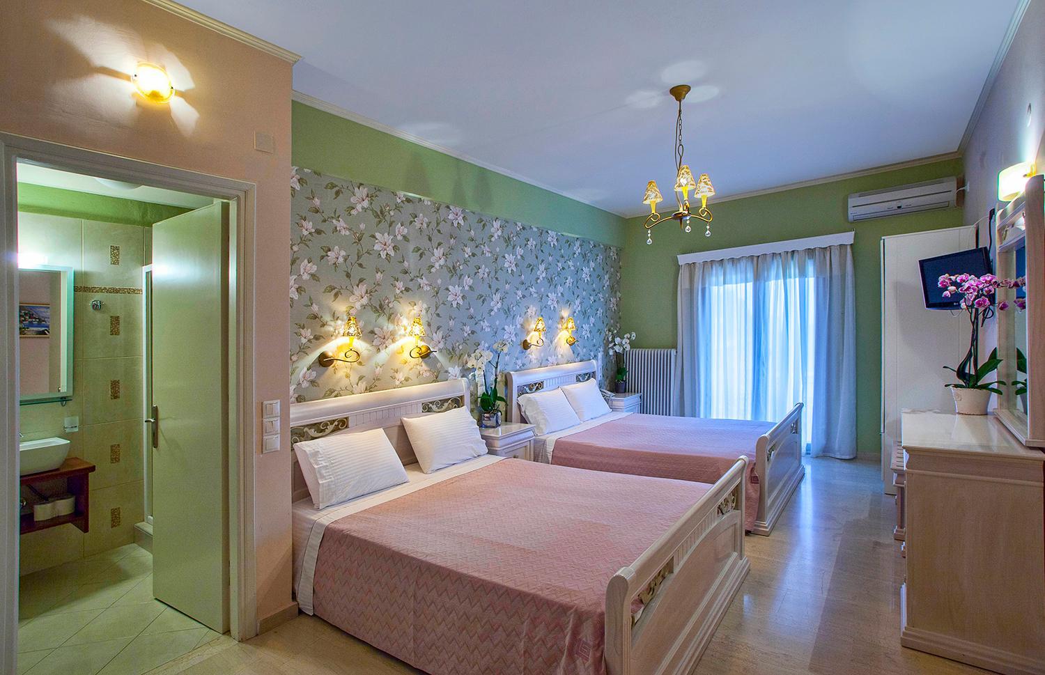 Quadruple Room with Balcony photo 2