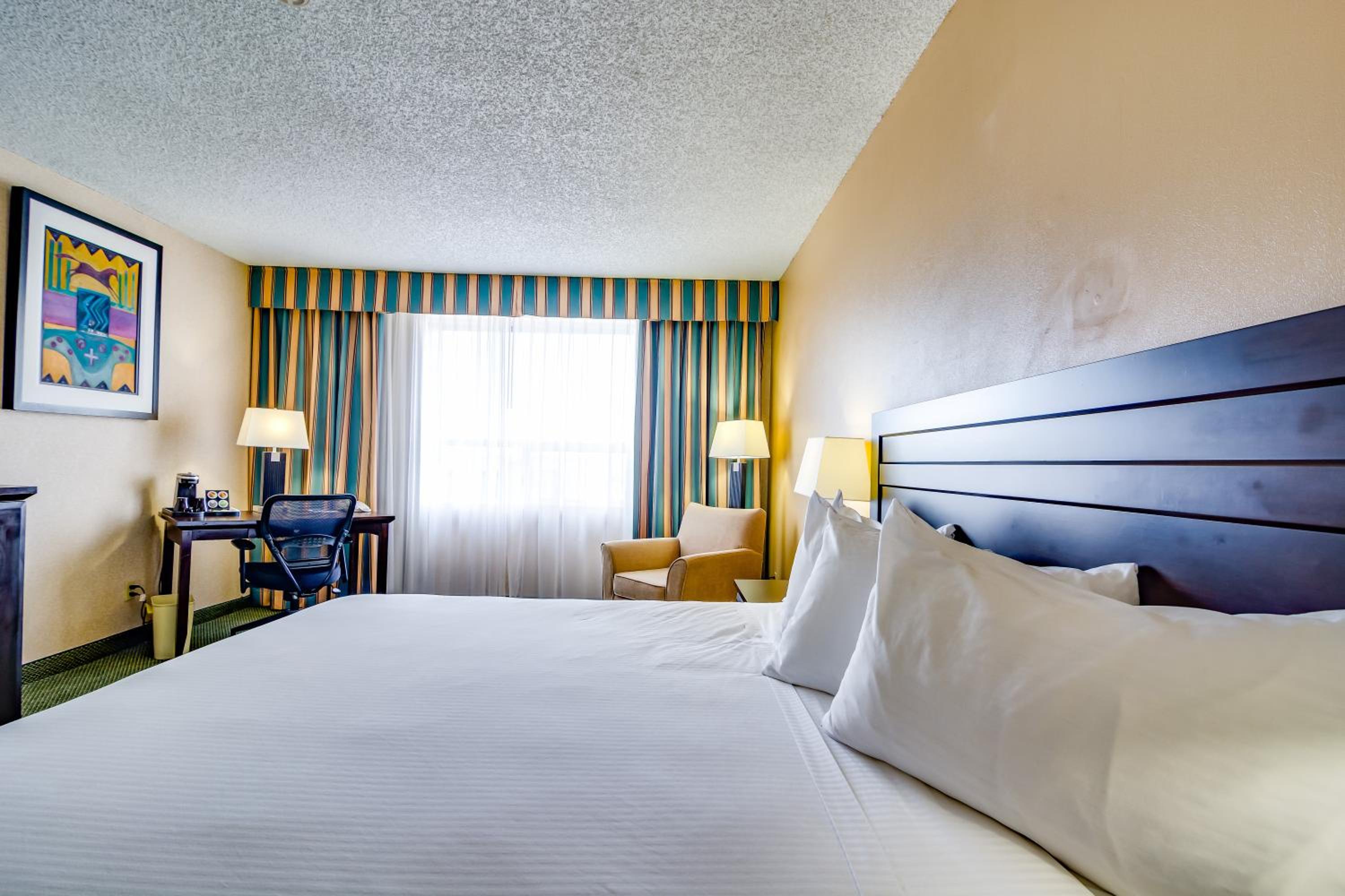Standard King Room - Photo 3