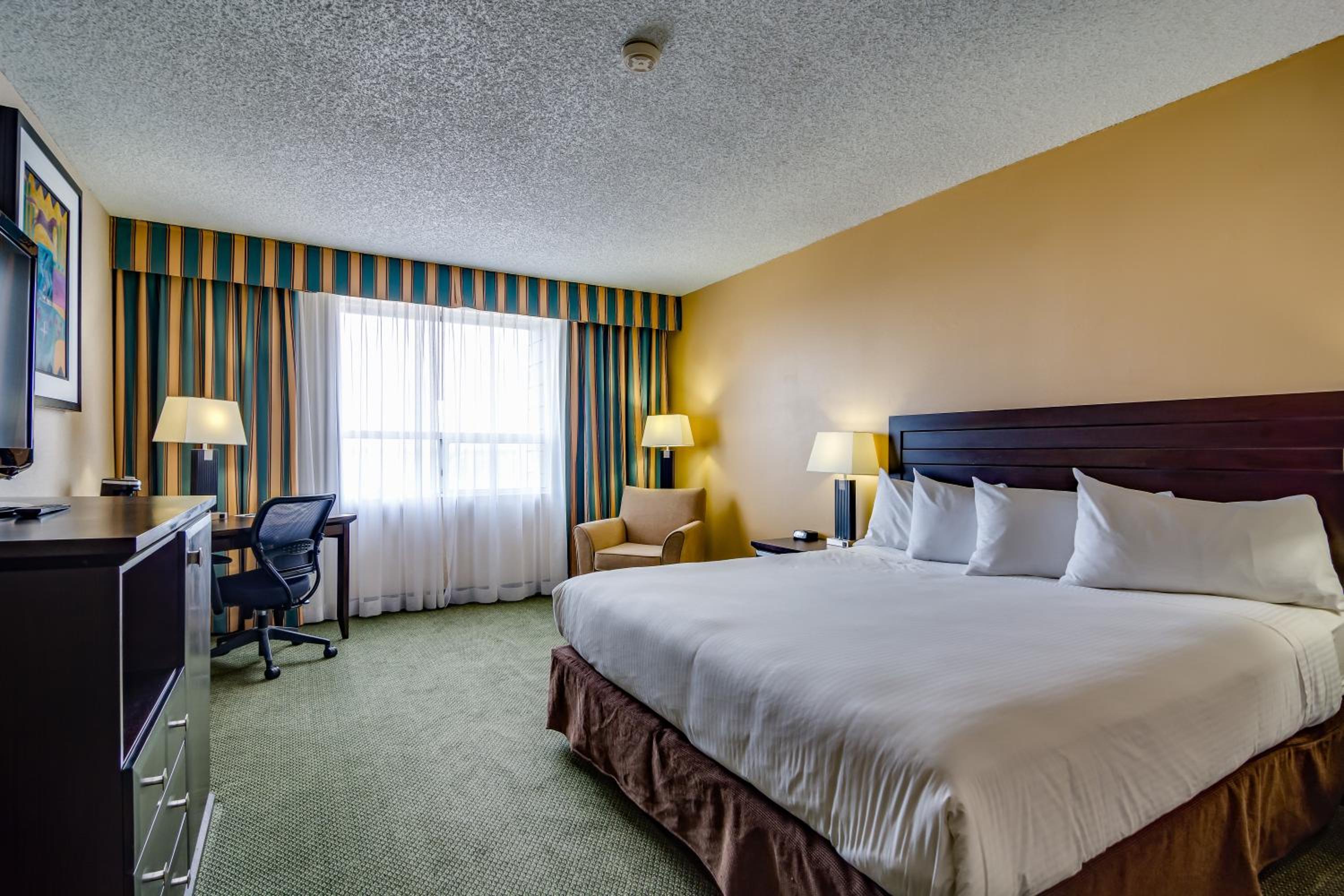 Standard King Room - Photo 2