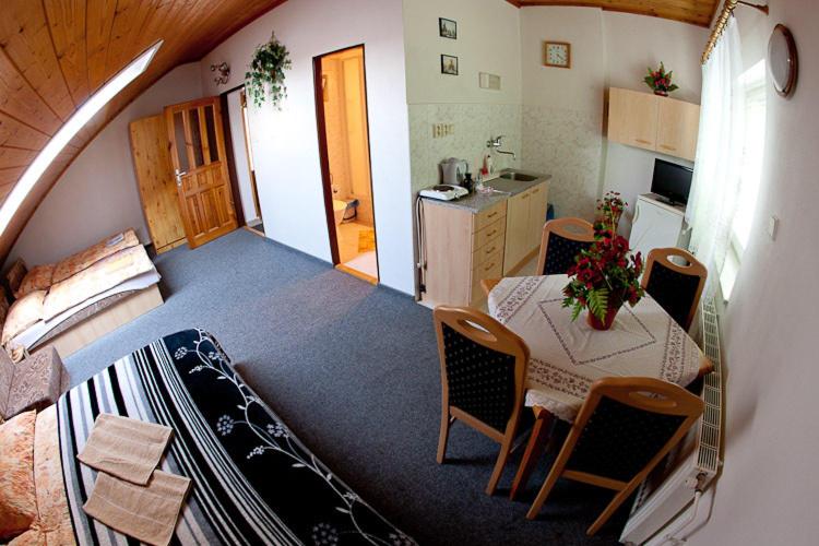Apartment (4 Adults) photo 3