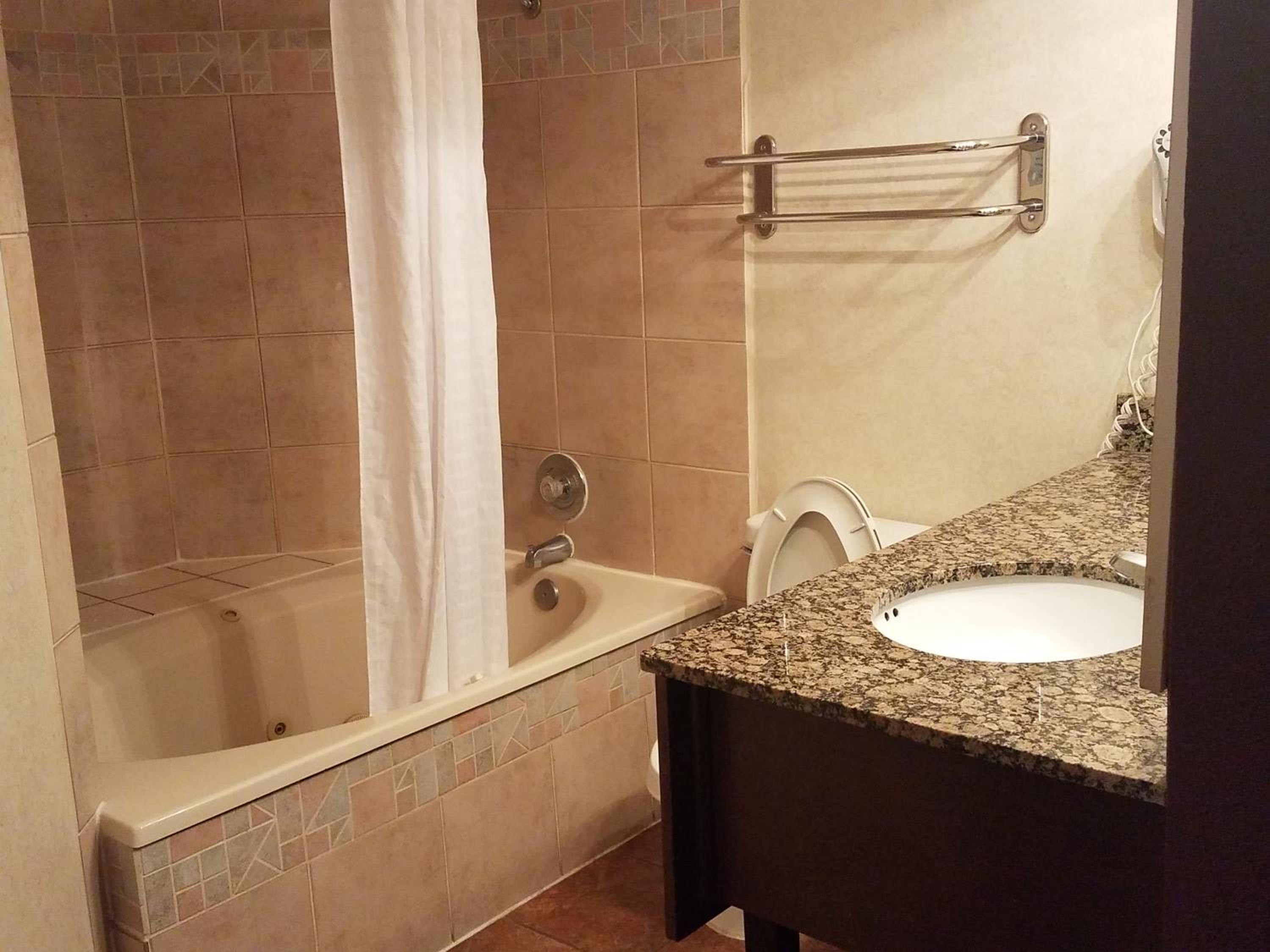 King Suite with Sofa Bed, Spa Bath and Balcony- Non-Smoking - Photo 5