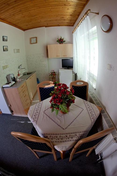 Studio (2 Adults) photo 3