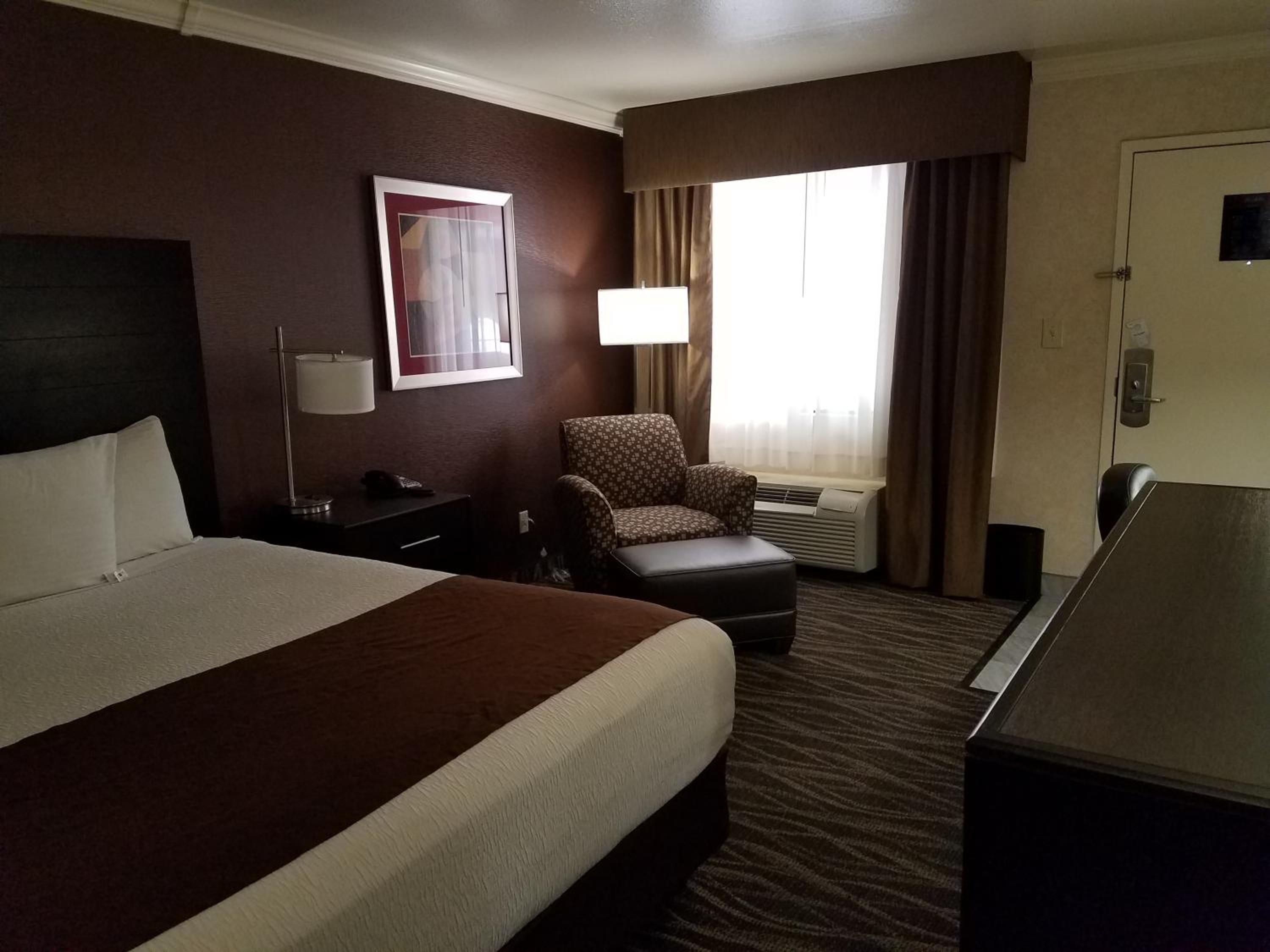 King Room - Non-Smoking photo 3