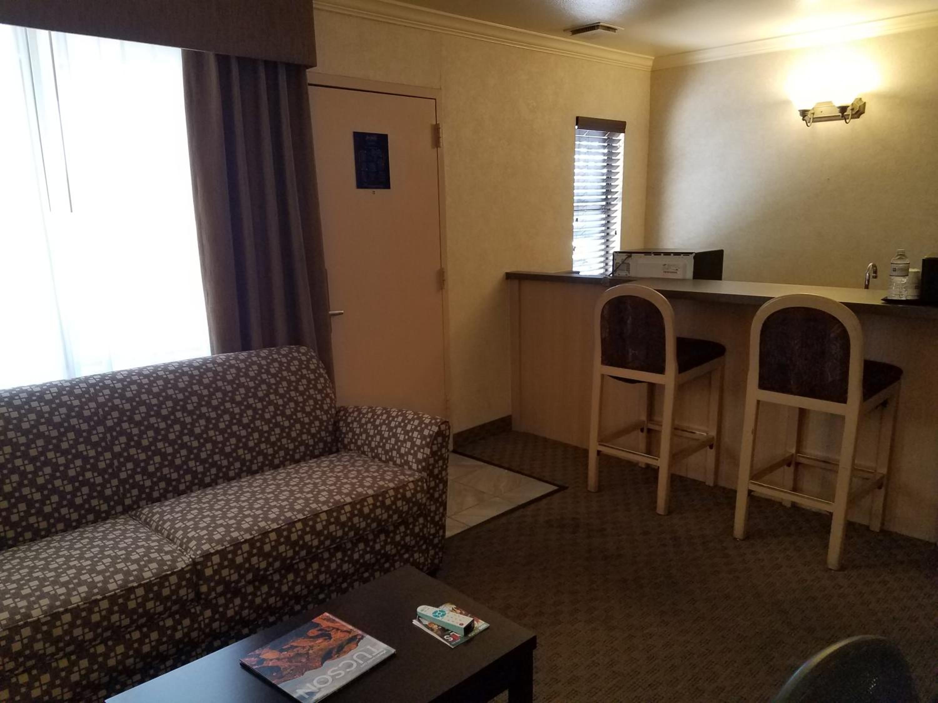 King Suite with Sofa Bed and Walk-In Shower - Disability Access/Non-Smoking - Photo 3