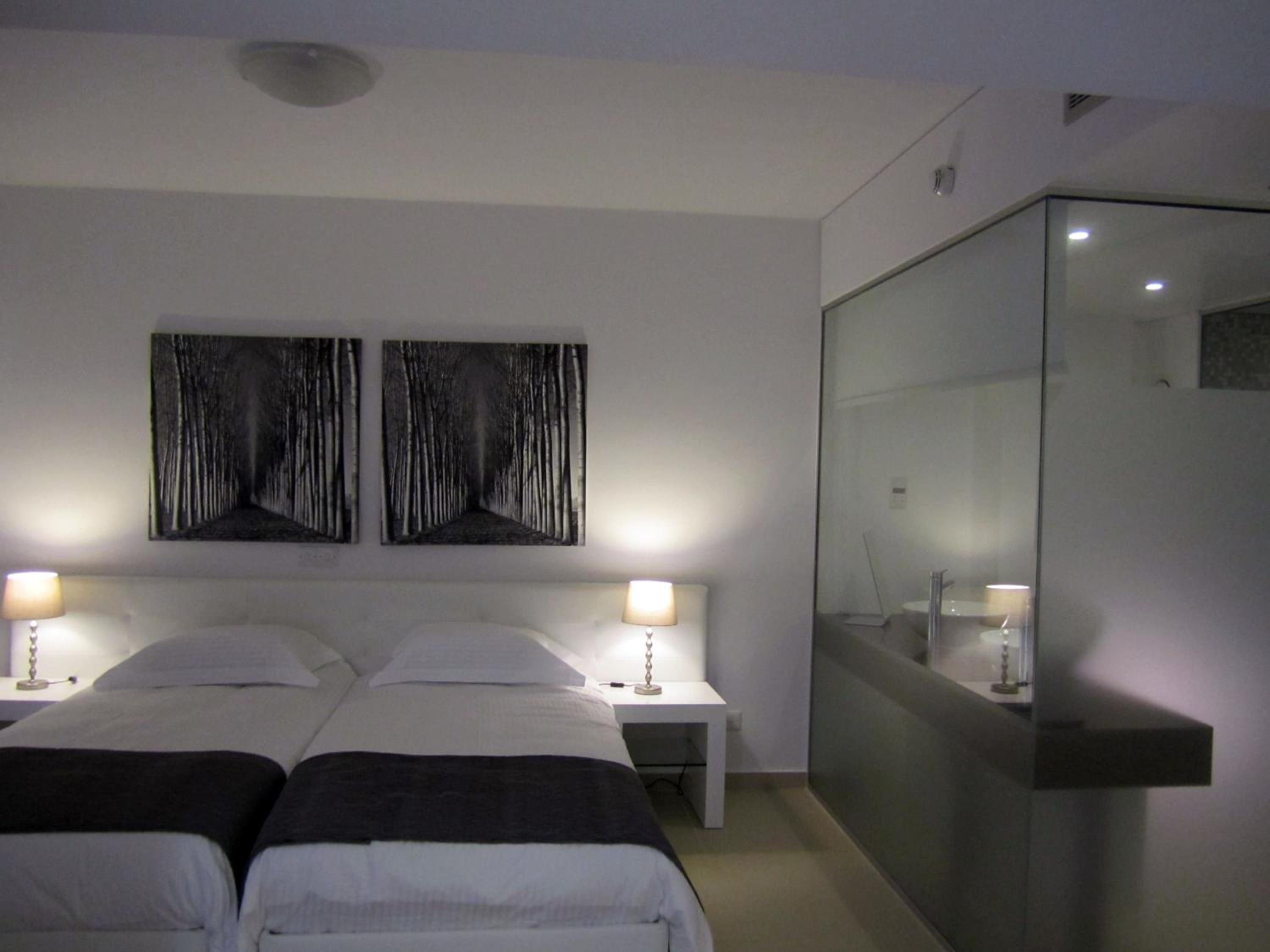 One-Bedroom Suite - Photo 4