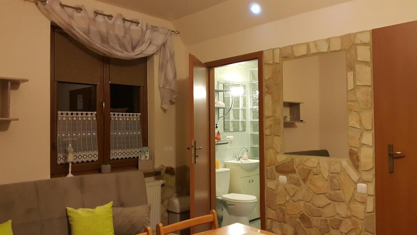 Family Room with Private Bathroom photo 3