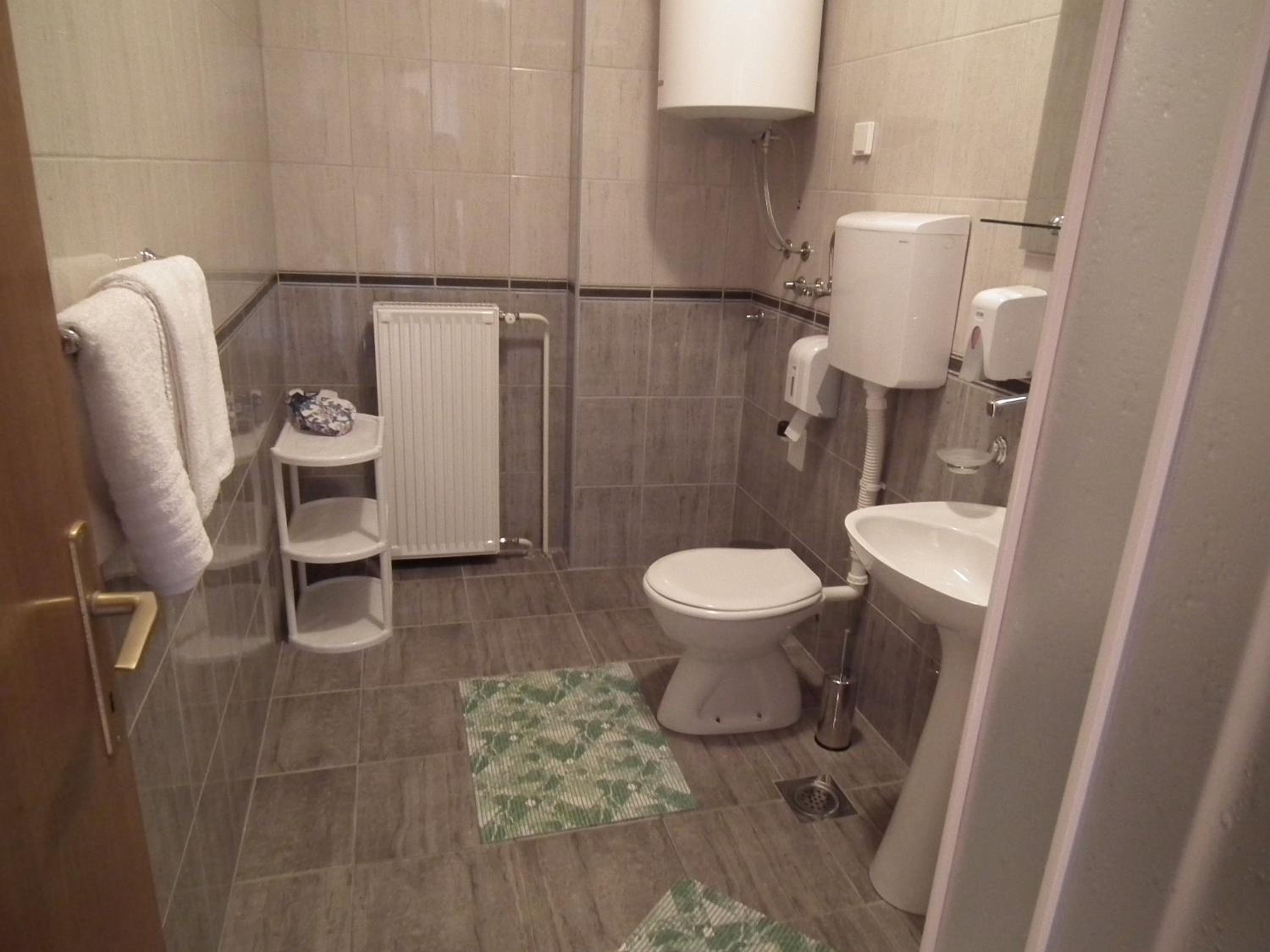 Double Room - Photo 4