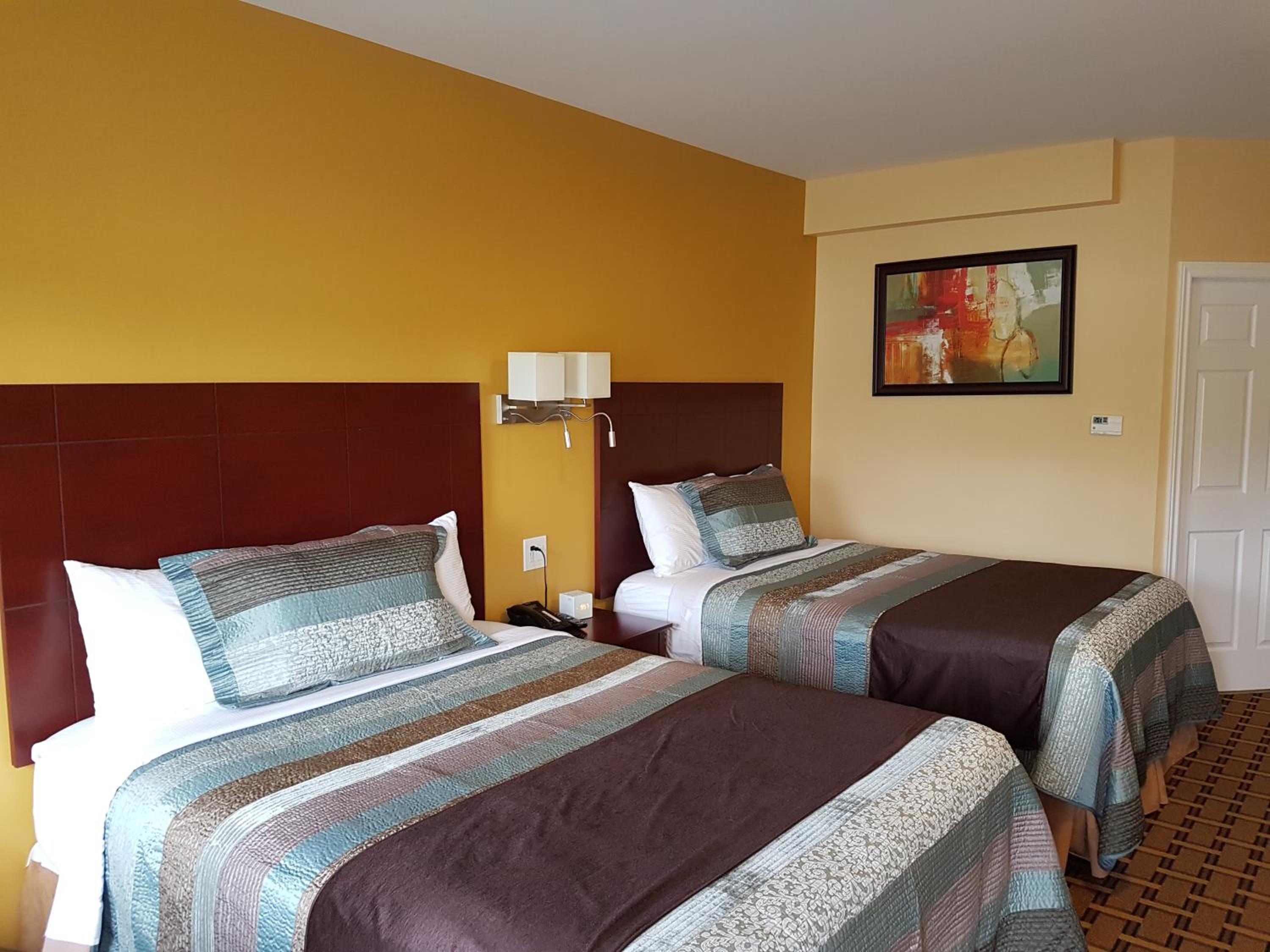 Queen Room with Two Queen Beds photo 1