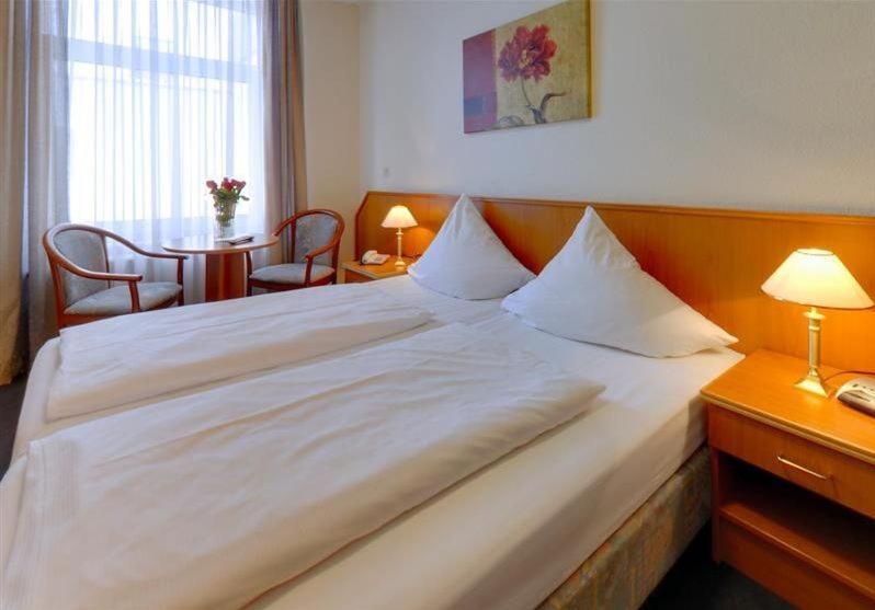 Double Room (1 Adult)