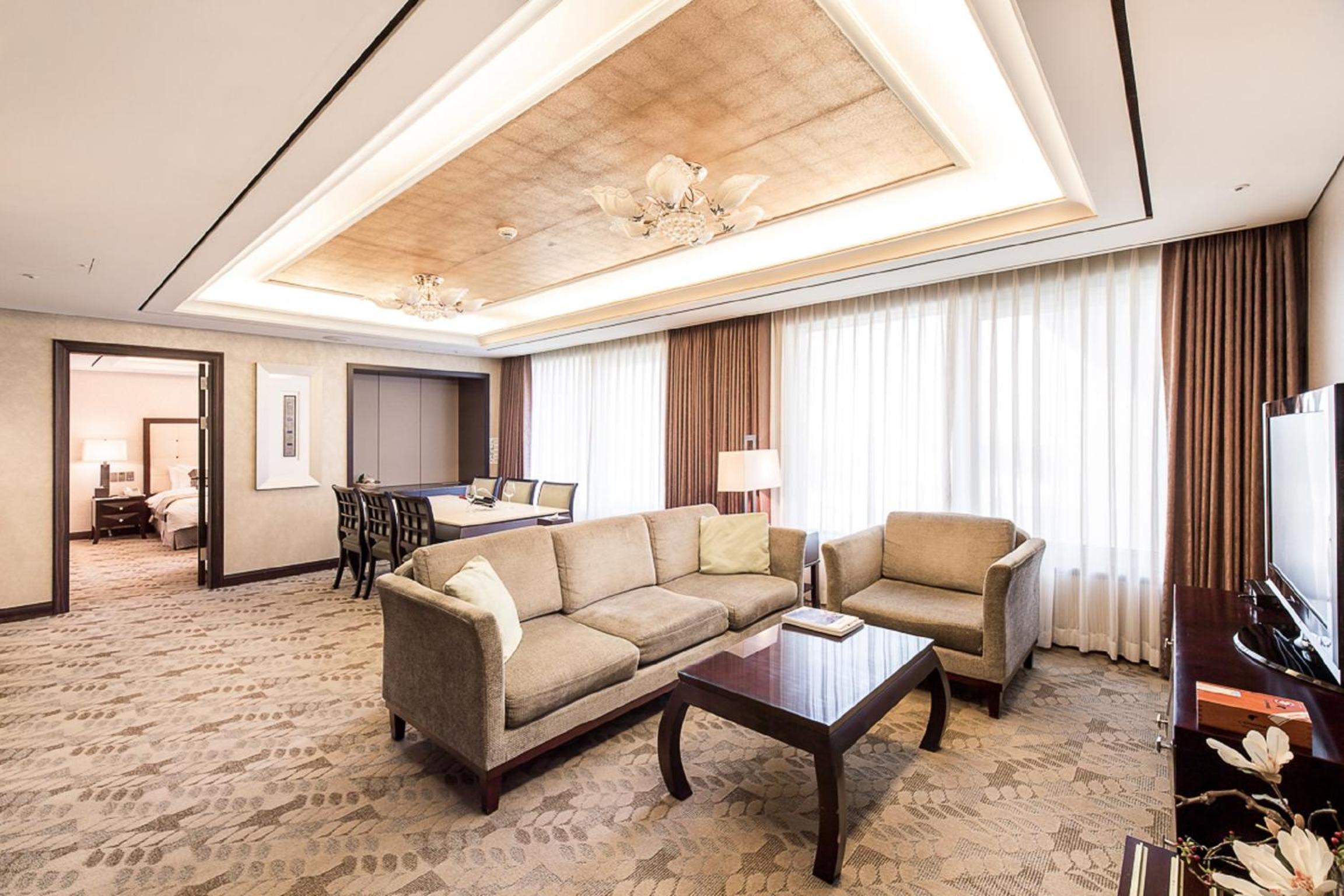 Two-Bedroom Royal Suite  - Photo 2