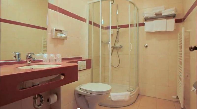 Double Room in quiet location thumbnail 5