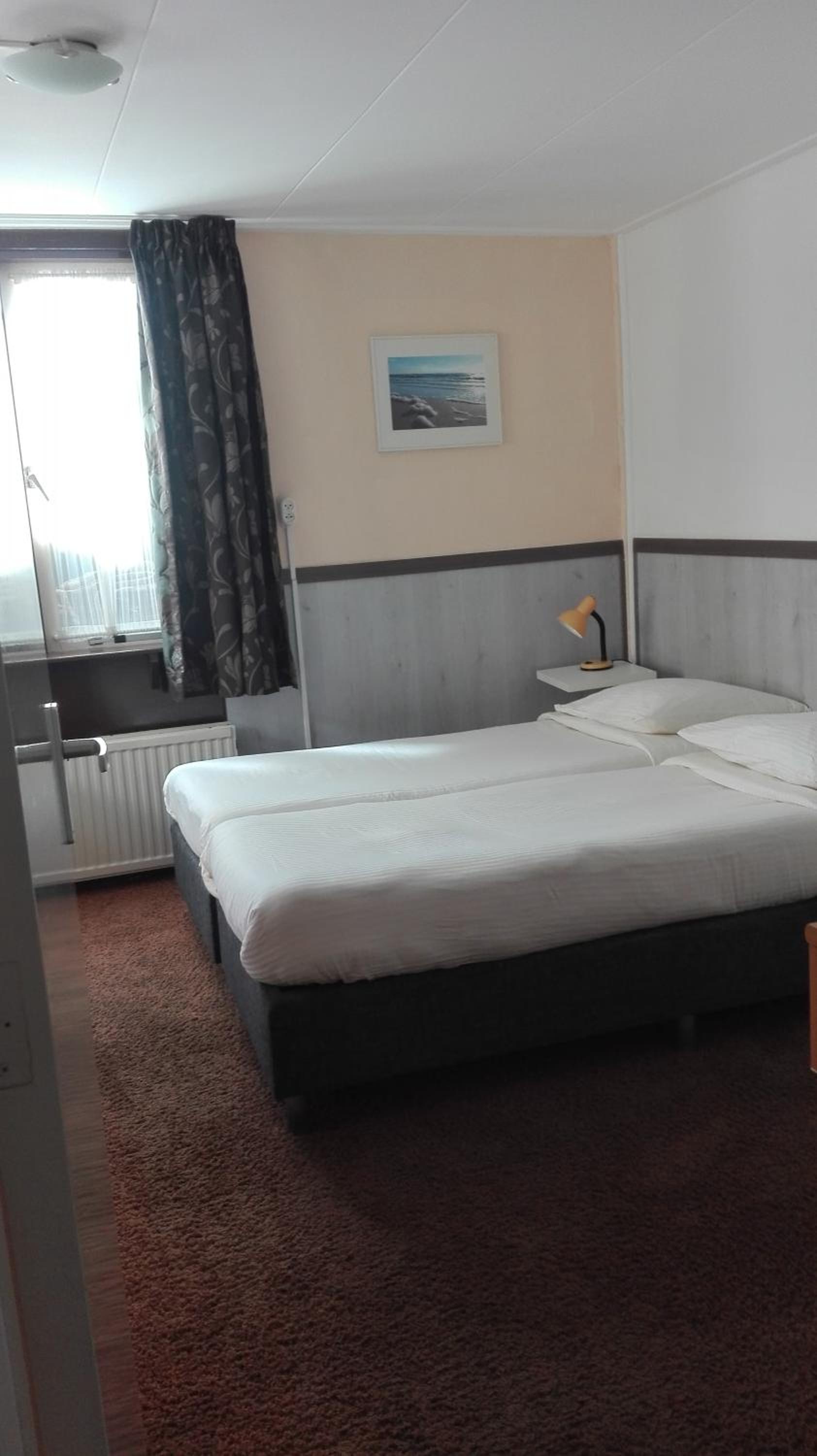 Double or Twin Room with Shared Bathroom photo 3